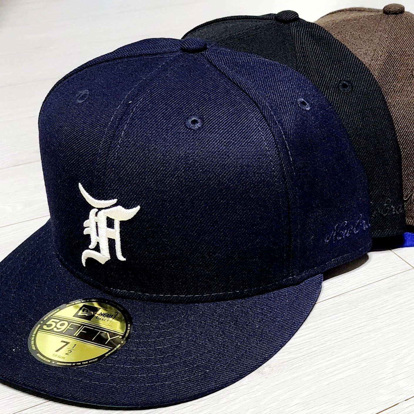 Essentials x New Era Sized Cap Navy 착용 스타일