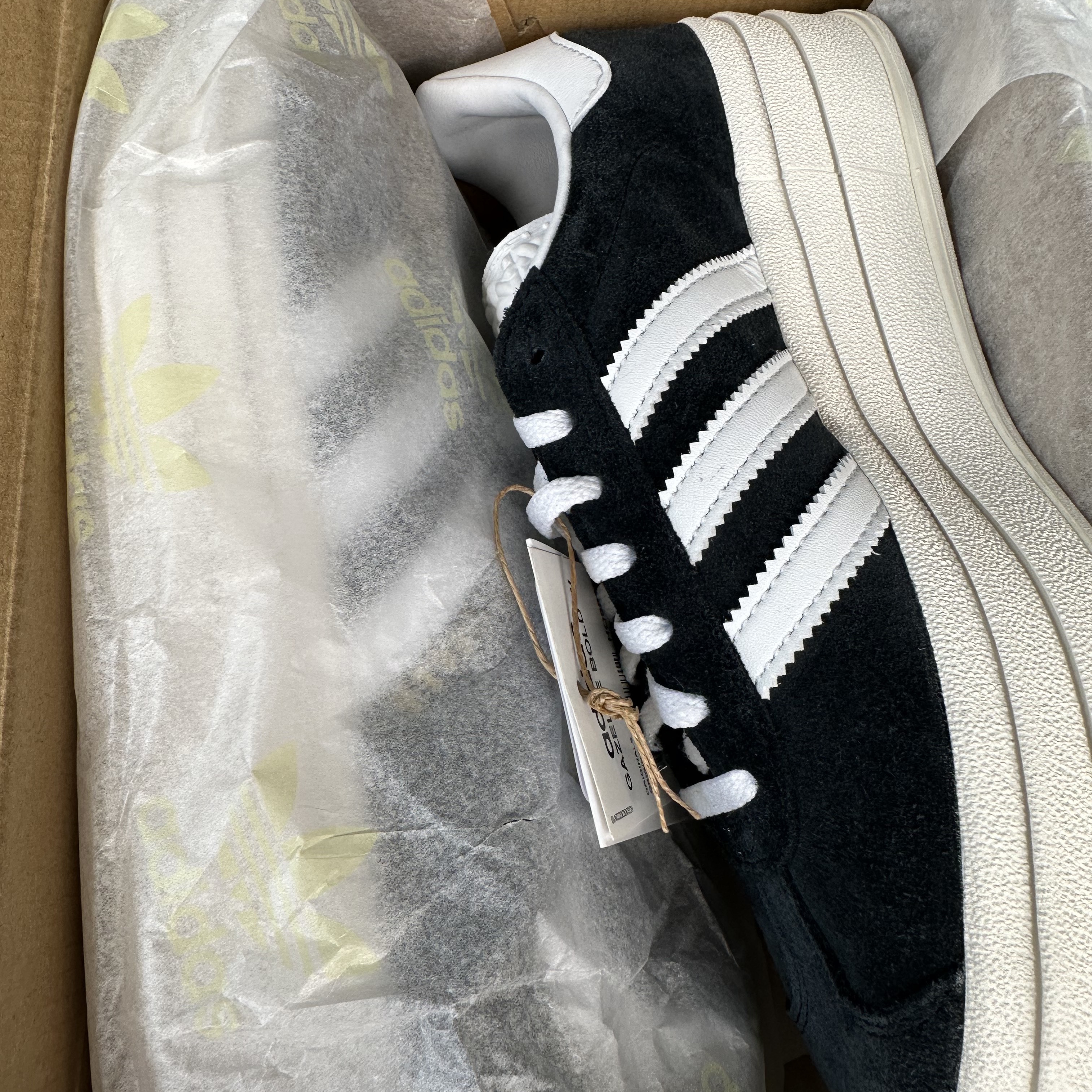 (W) Adidas Gazelle Bold Core Black Cloud White 착용 스타일