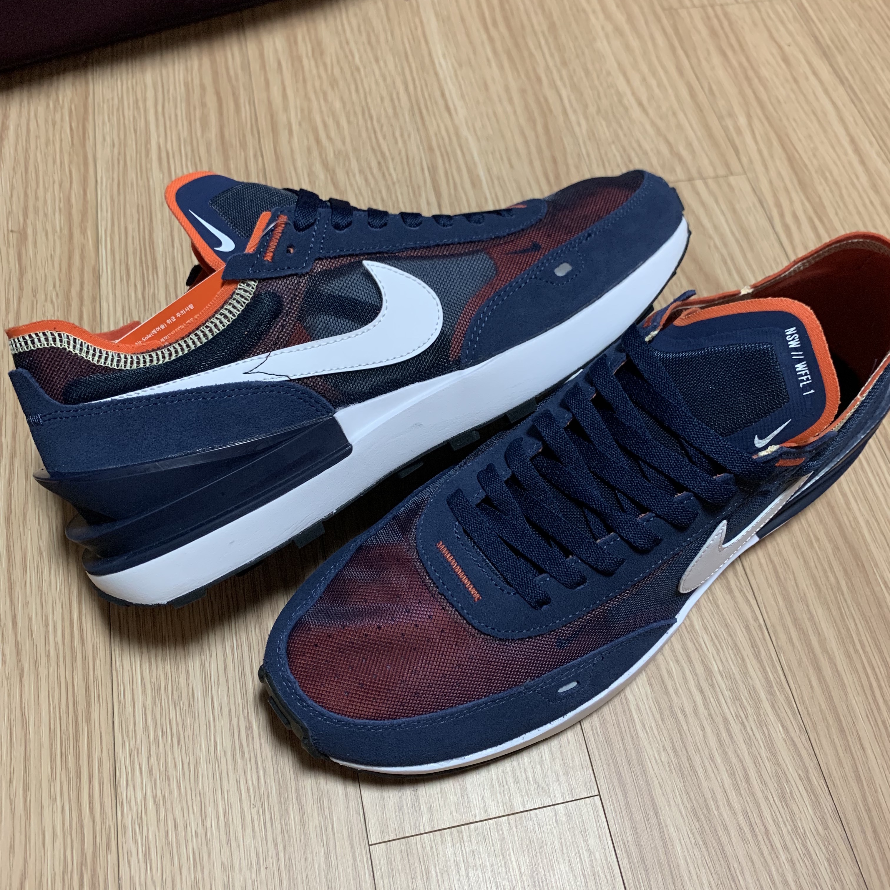 Nike Waffle One Midnight Navy White Orange 착용 스타일 - 1