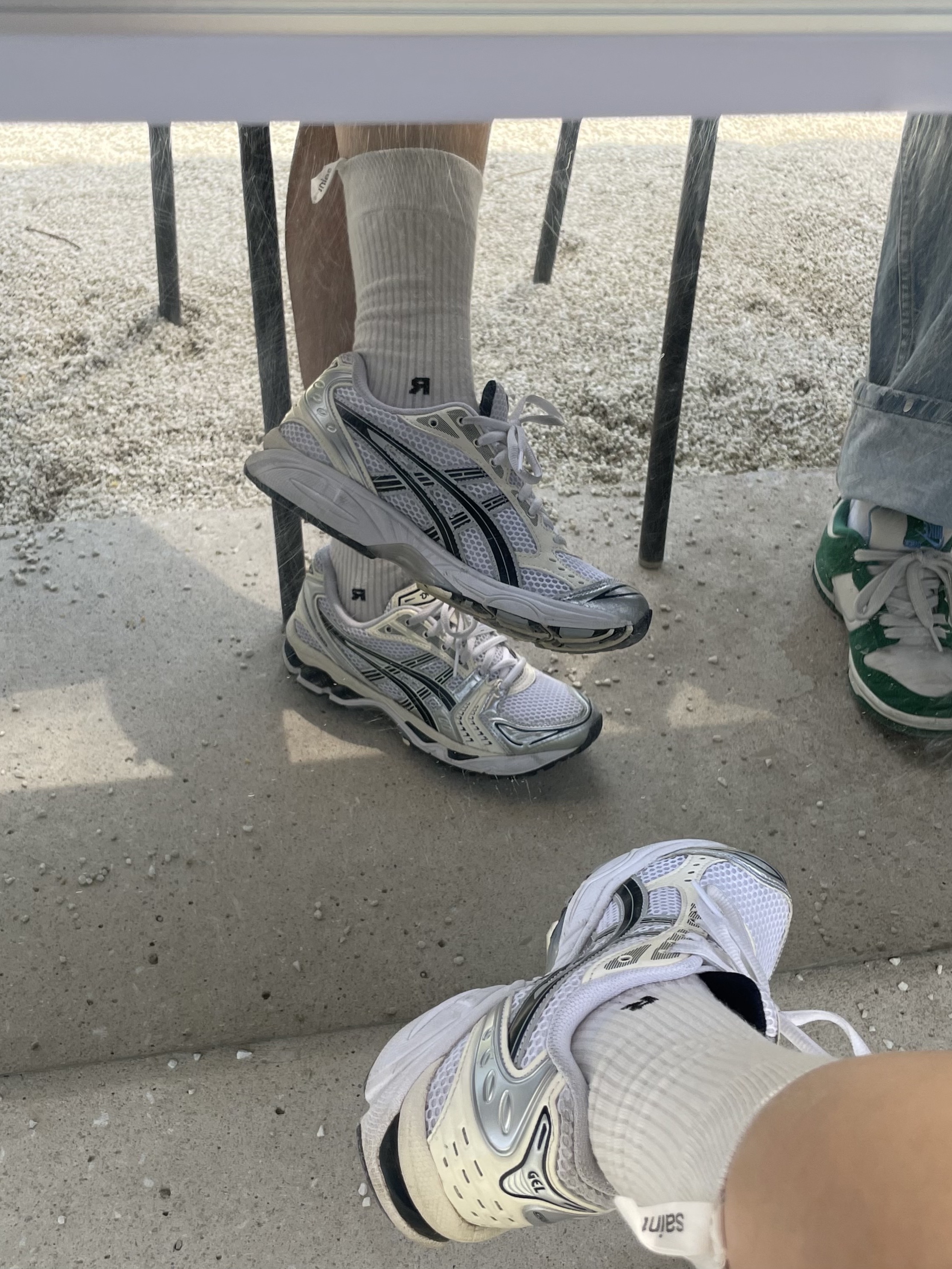 (W) Asics Gel-Kayano 14 White Midnight, (W) Nike Dunk Low Disrupt 2 Phantom University Blue 착용 스타일 - 3