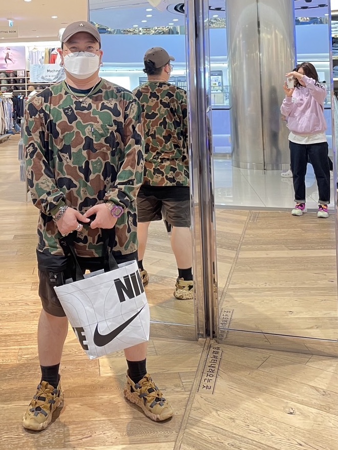 Nike x Kasina Air Max 1 SP Won-Ang Orange, New Balance 2002R Hiking Pack Brown 착용 스타일 - 4