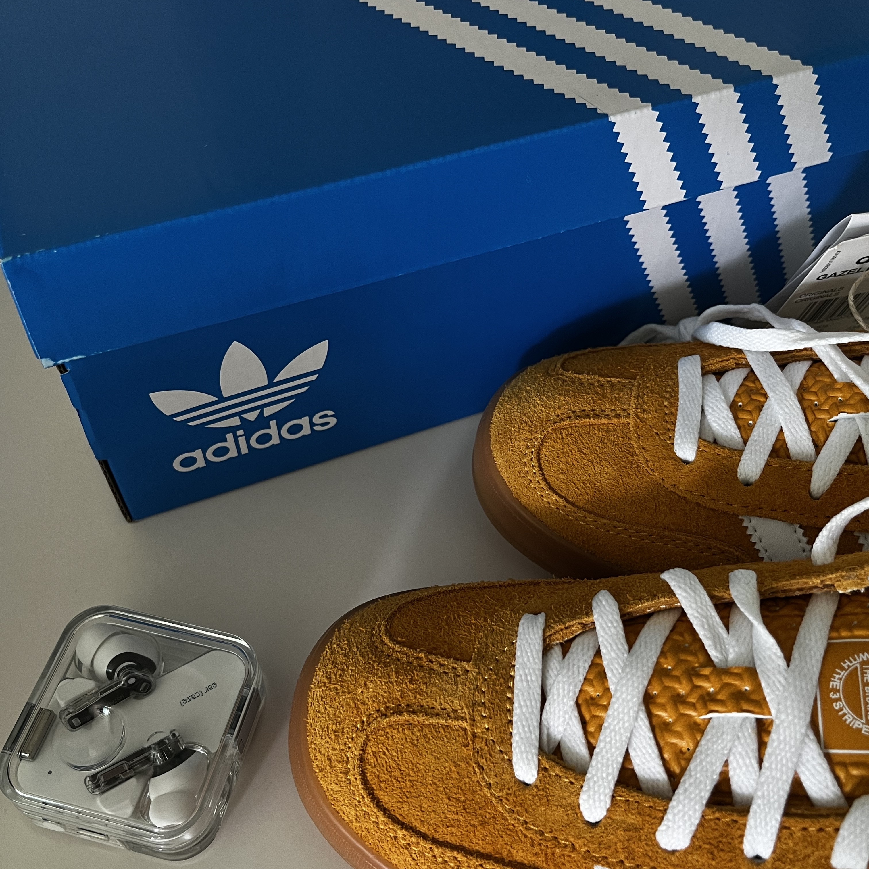 (W) Adidas Gazelle Indoor Orange Peel Cloud White 착용 스타일