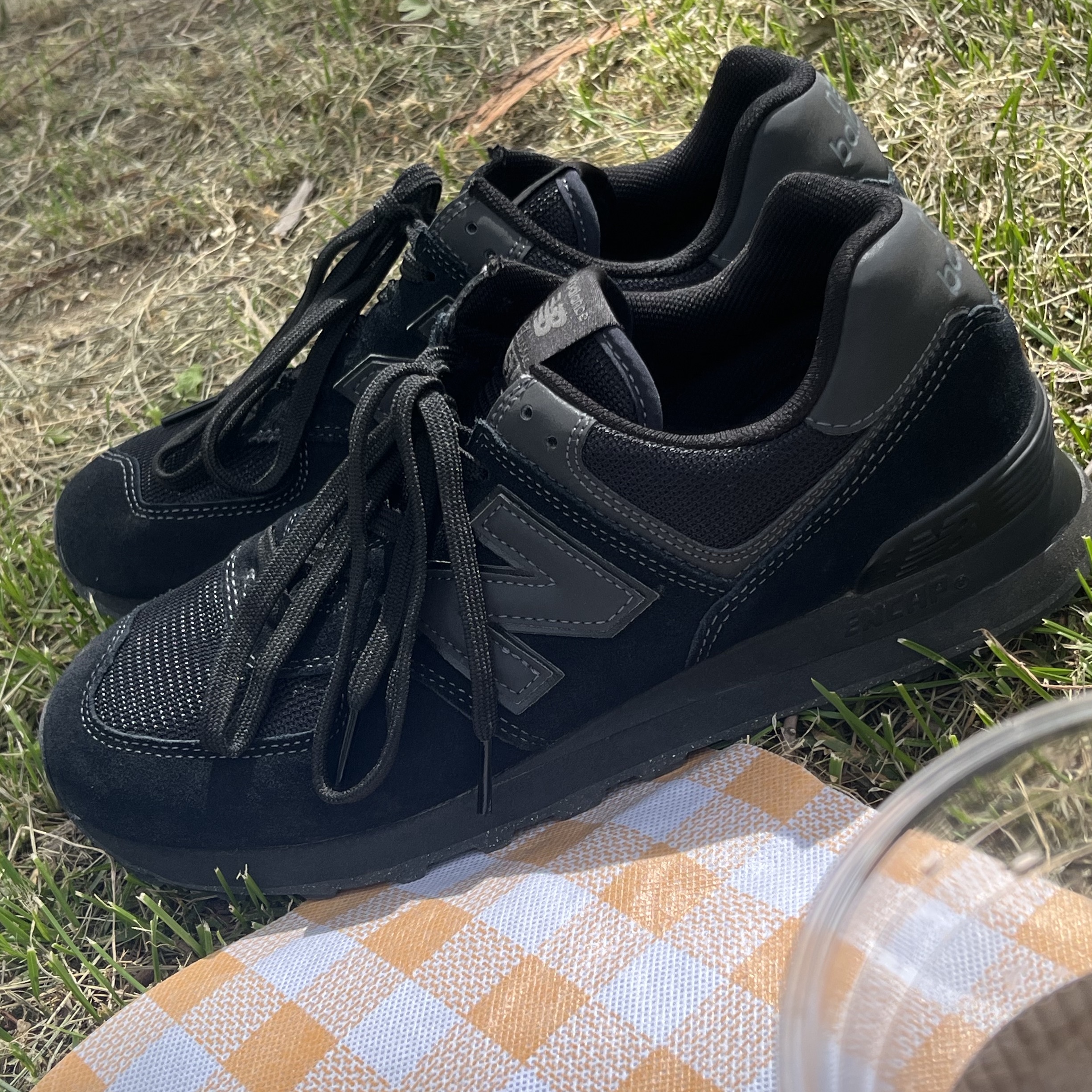 New Balance 574 Triple Black - D Standard 착용 스타일