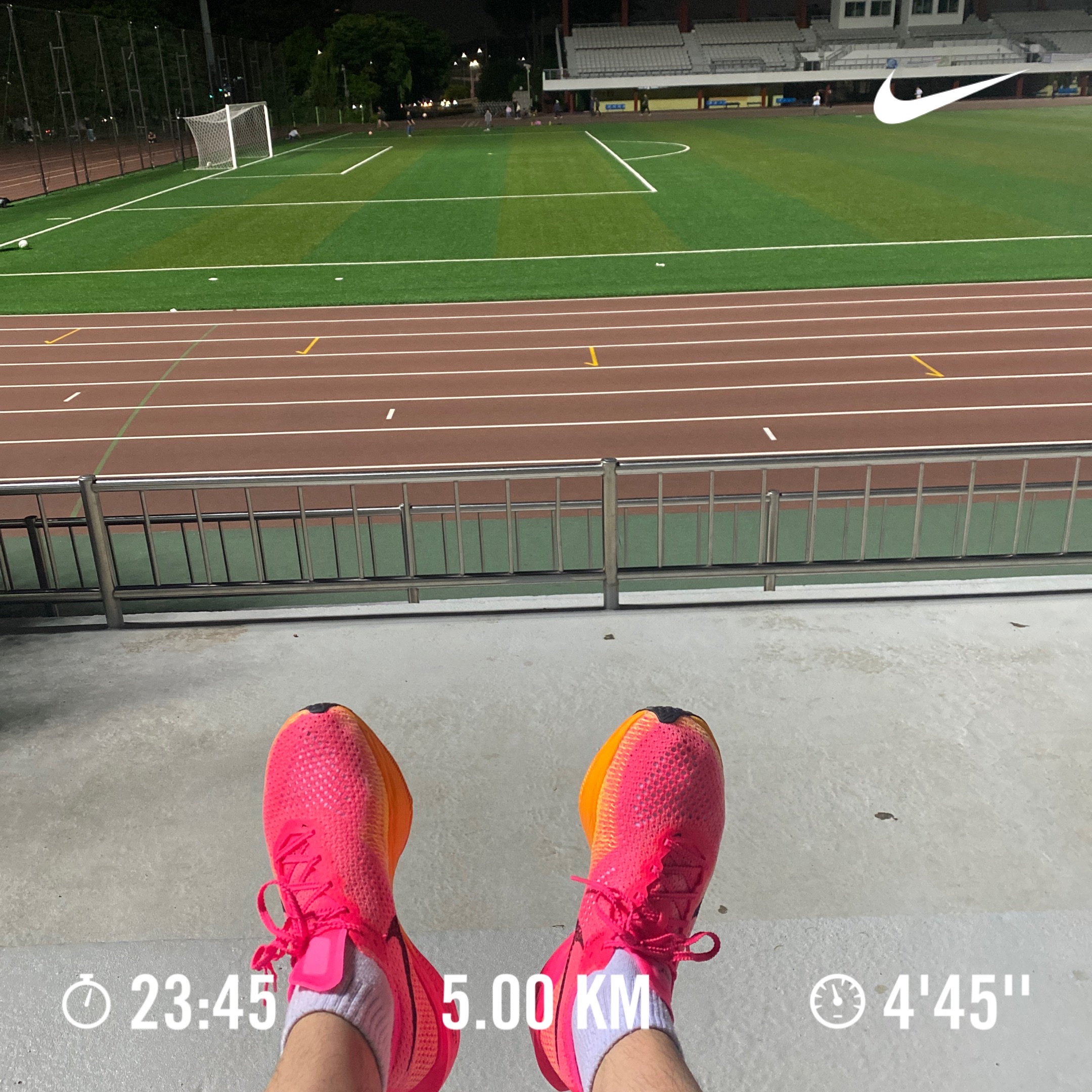 Nike ZoomX Vaporfly Next% 3 Hyper Pink 착용 스타일