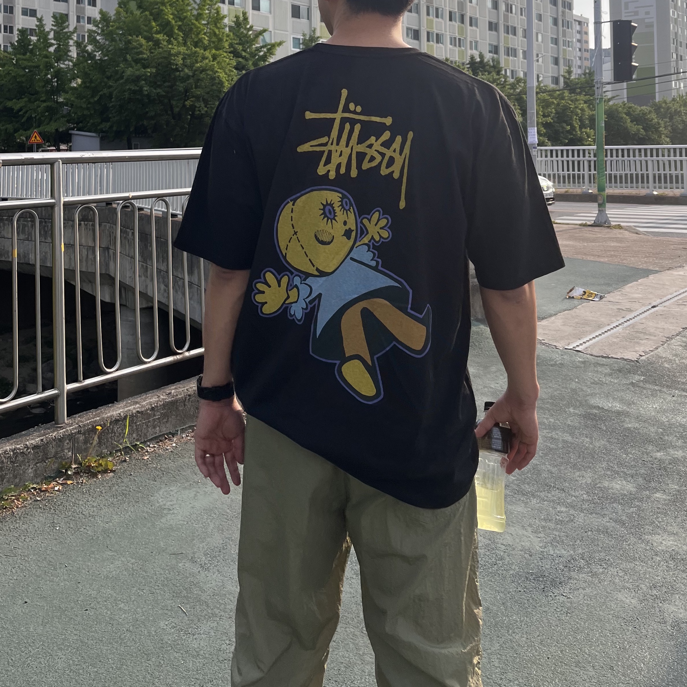 Stussy Dollie Pigment Dyed T-Shirt Black 착용 스타일