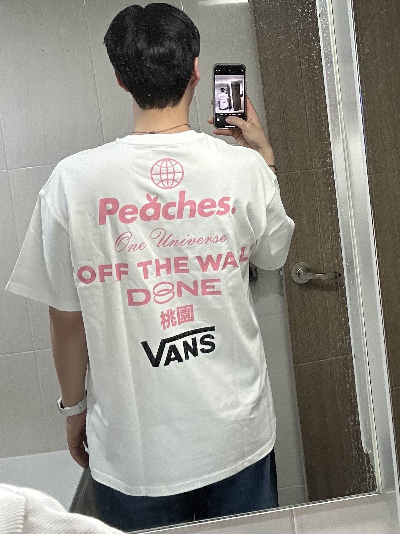 Vans x Peaches. Staple S/S T-Shirt White 착용 스타일 - 1