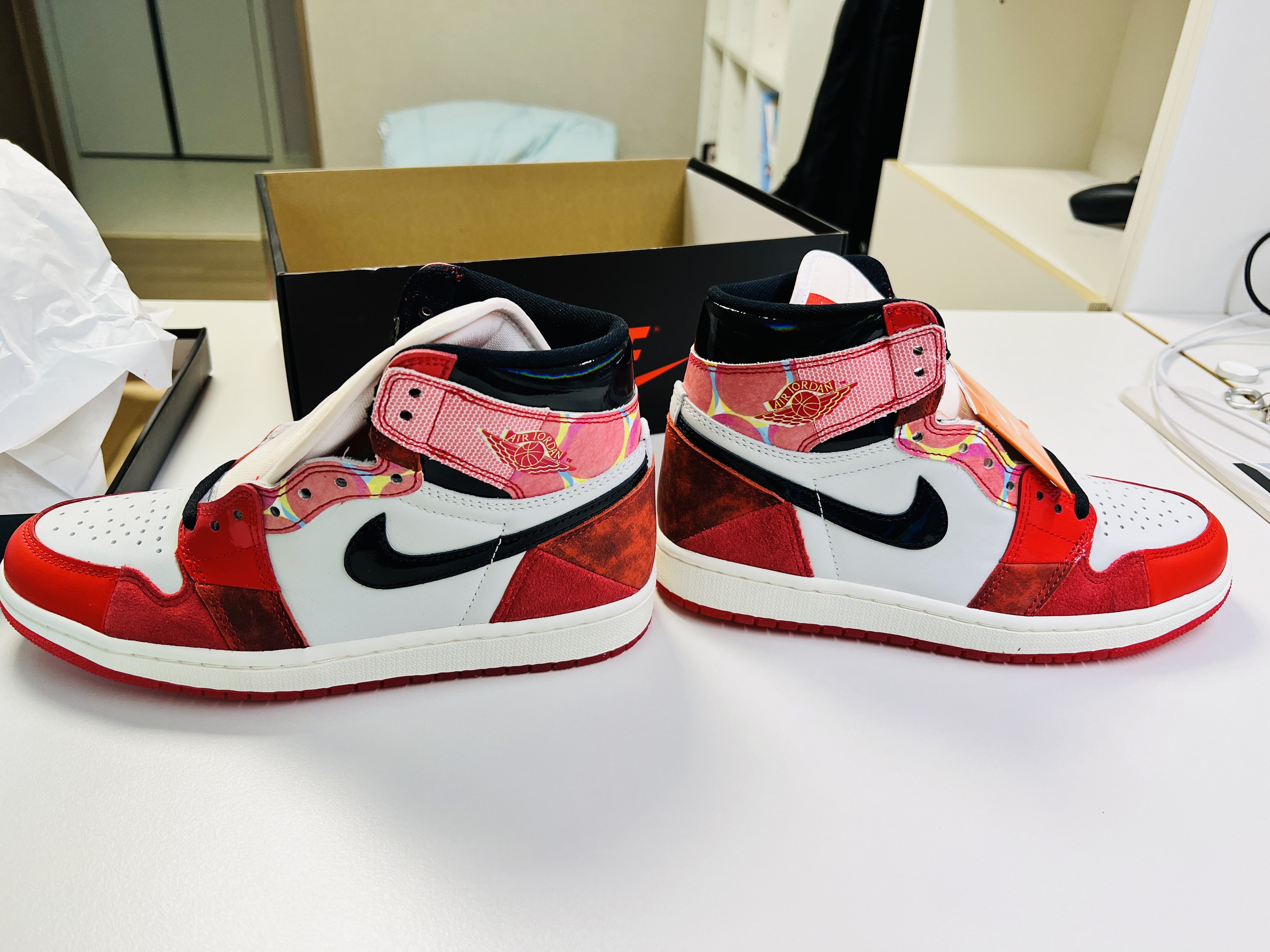 Jordan 1 Retro High Spider-Man Next Chapter 착용 스타일 - 3