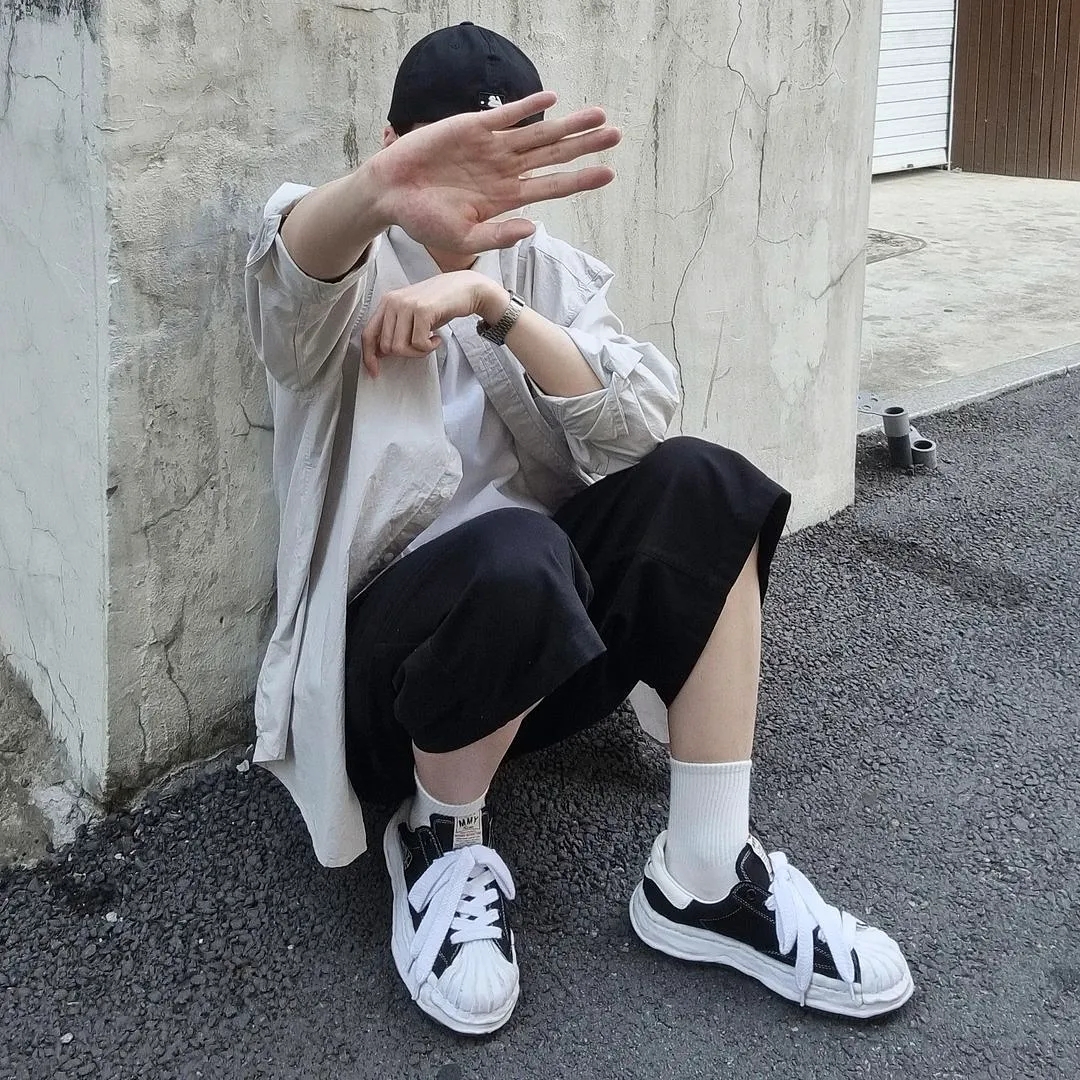Maison Mihara Yasuhiro Blakey OG Sole Canvas Low-top Sneakers Black White 착용 스타일 - 2