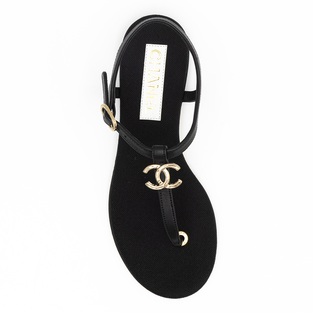(W) Chanel Sandals Lambskin Metal & Black 착용 스타일 - 3