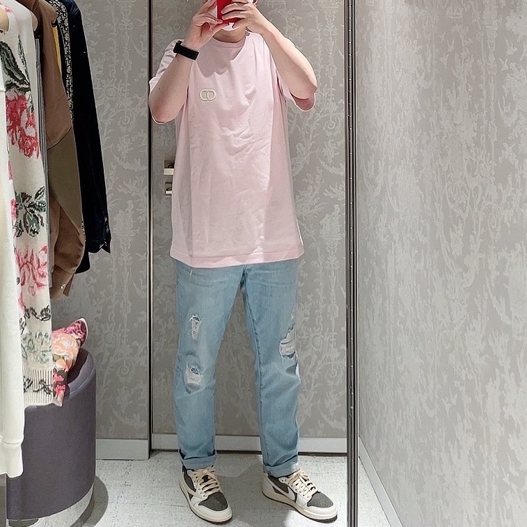 Jordan 1 x Travis Scott Retro Low OG SP Sail and Ridgerock 착용 스타일