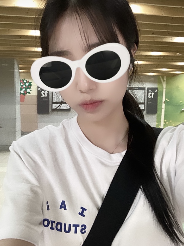 IAB Studio T-Shirt White, (J) Adidas Superstar Black White 착용 스타일 - 3