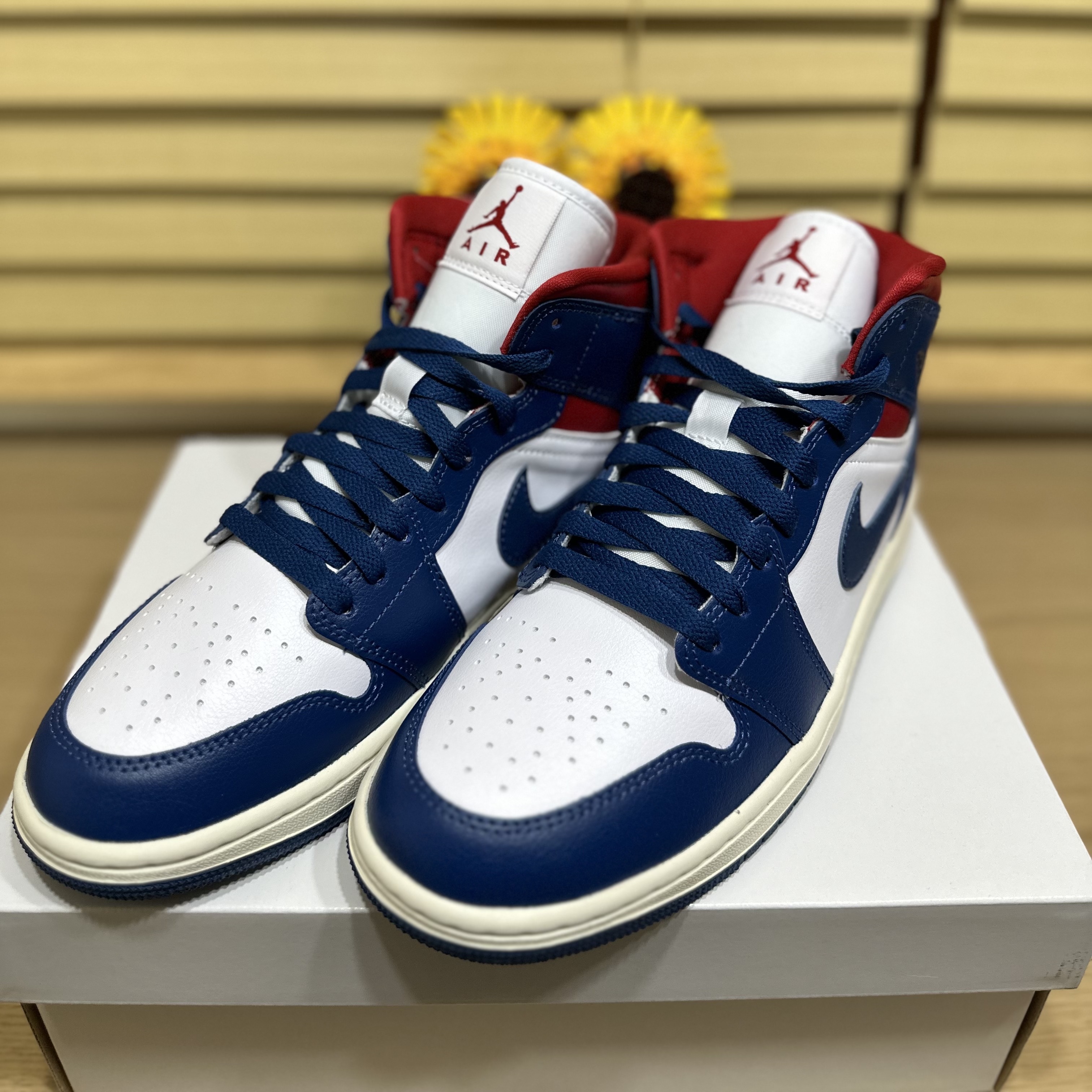 (W) Jordan 1 Mid French Blue Gym Red 착용 스타일