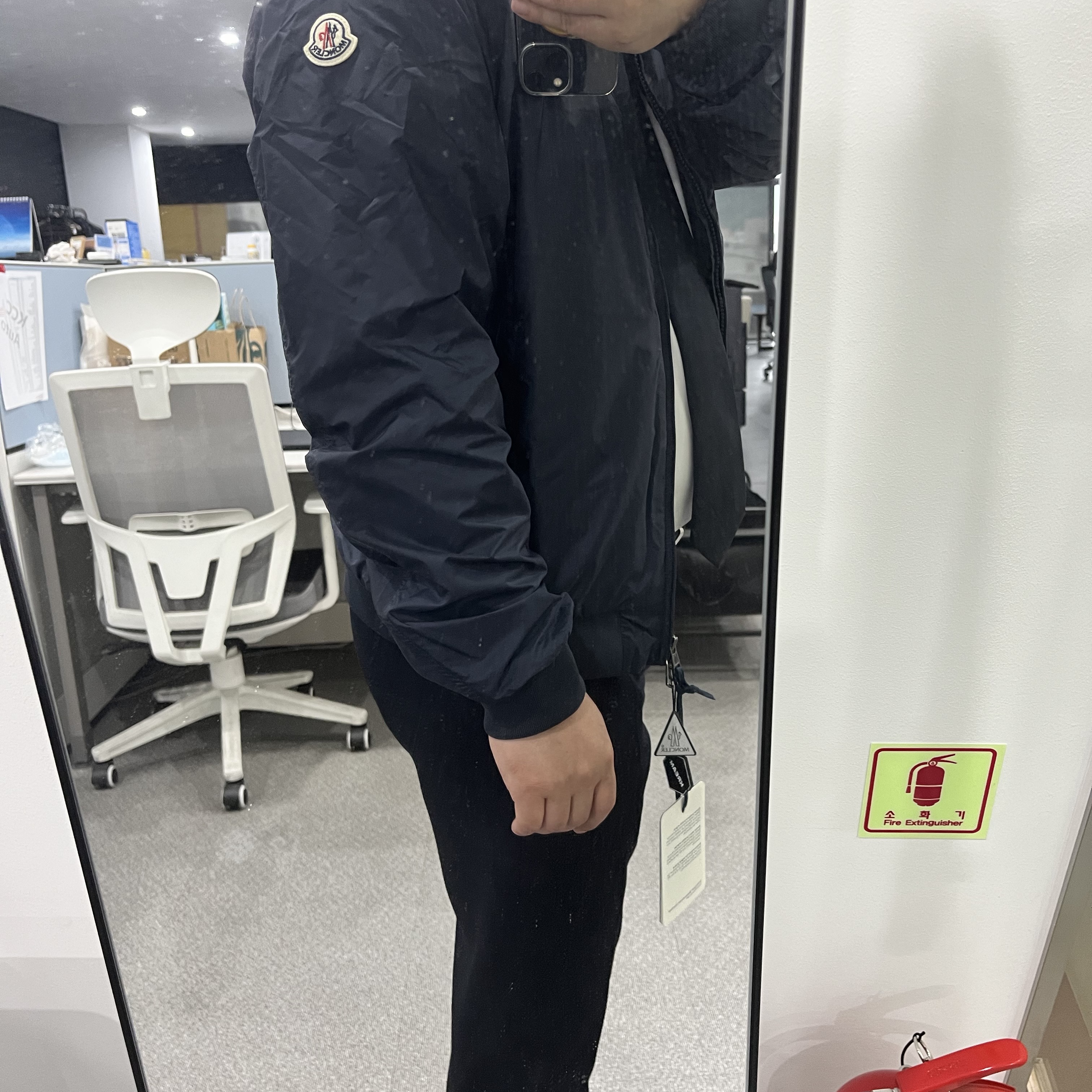 몽클레르 레페 레인 자켓 네이비 블루 - 23SS 착용 스타일
