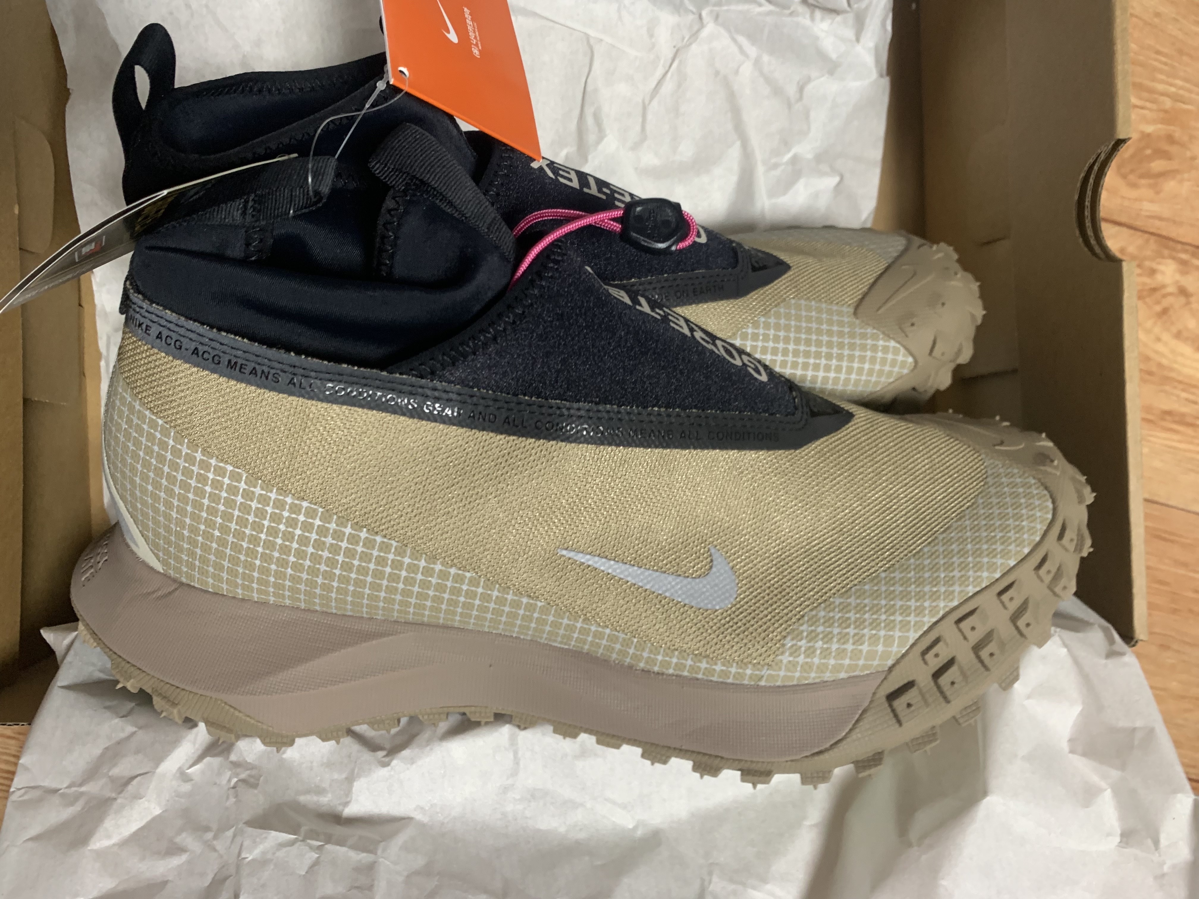 Nike ACG Mountain Fly Gore-Tex Khaki 착용 스타일 - 1