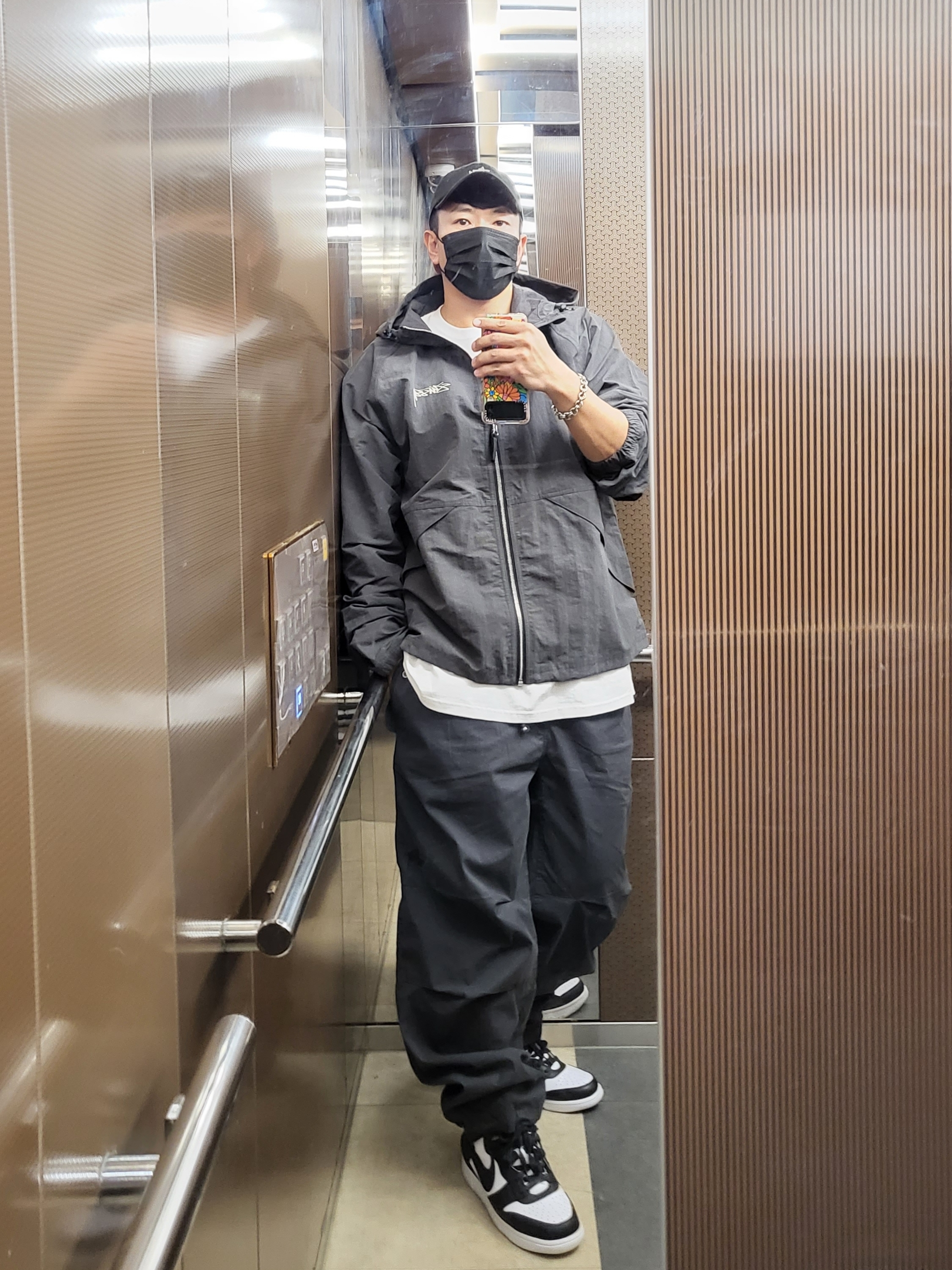 Stussy Basic Stock Low Pro Cap Black, Stussy Wave Dye Beach Shell Jacket Black 착용 스타일