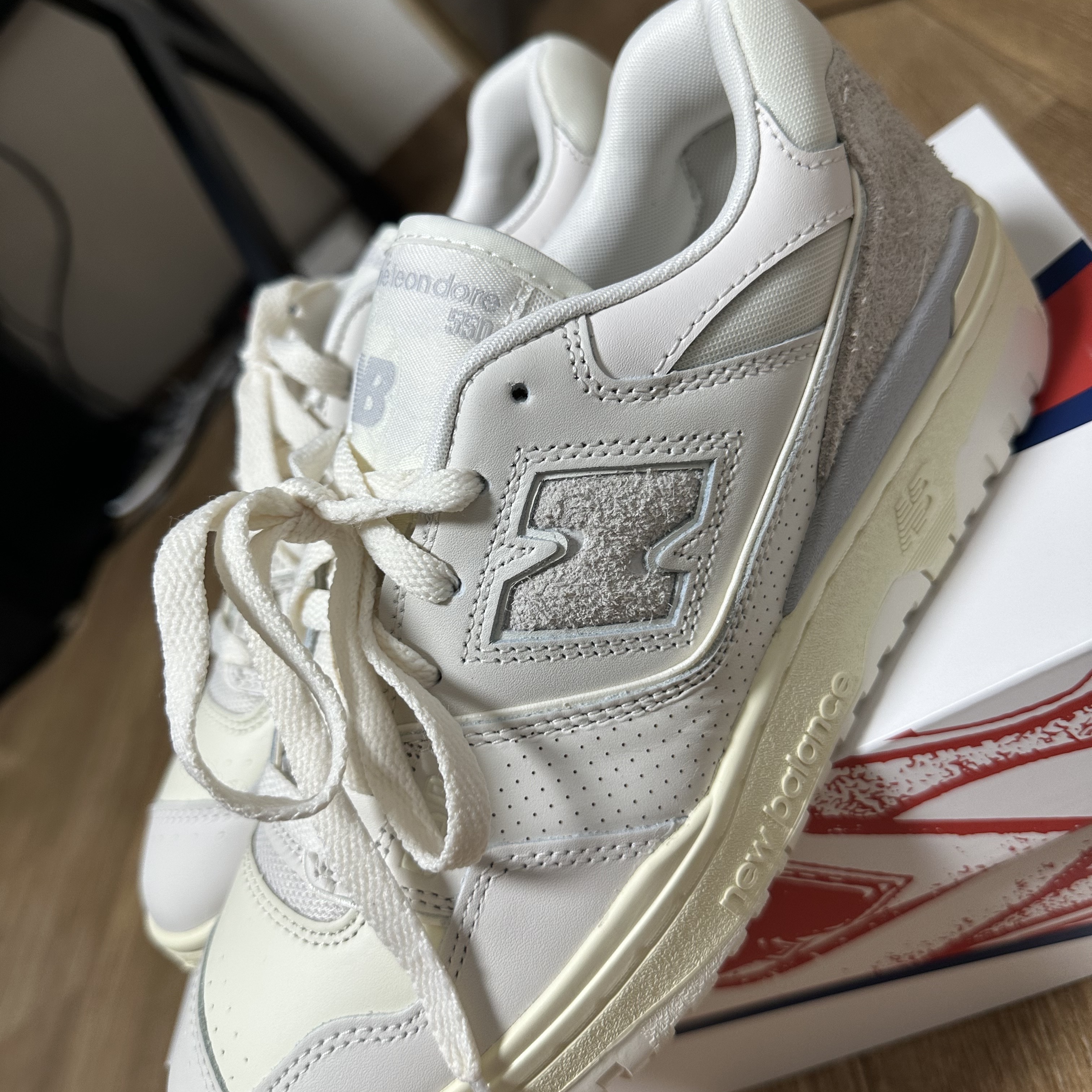 New Balance x Aime Leon Dore 550 White Leather 착용 스타일 - 1