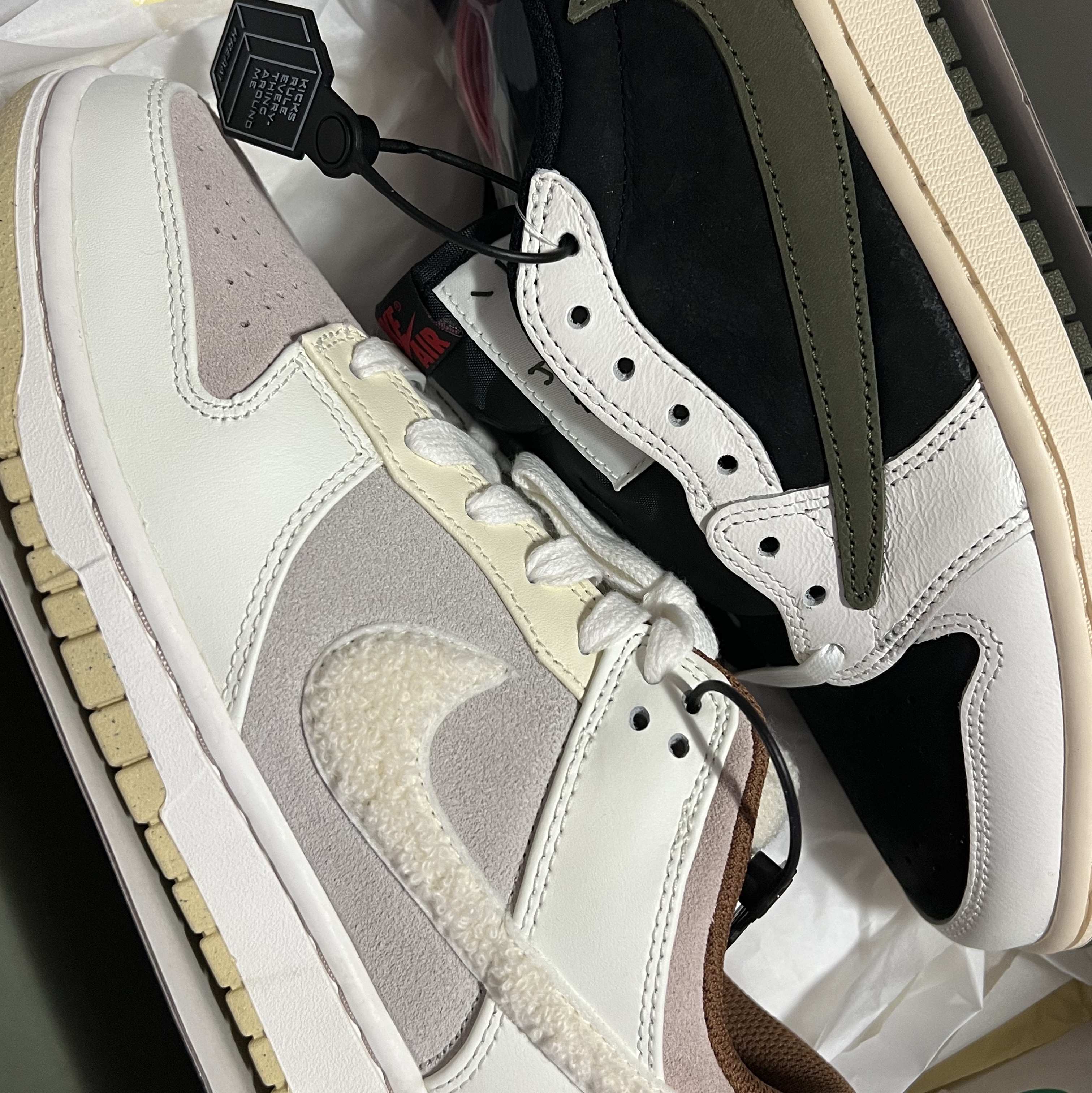 (W) Jordan 1 x Travis Scott Retro Low OG SP Medium Olive, Nike Dunk Low Year of The Rabbit Brown Sail 착용 스타일