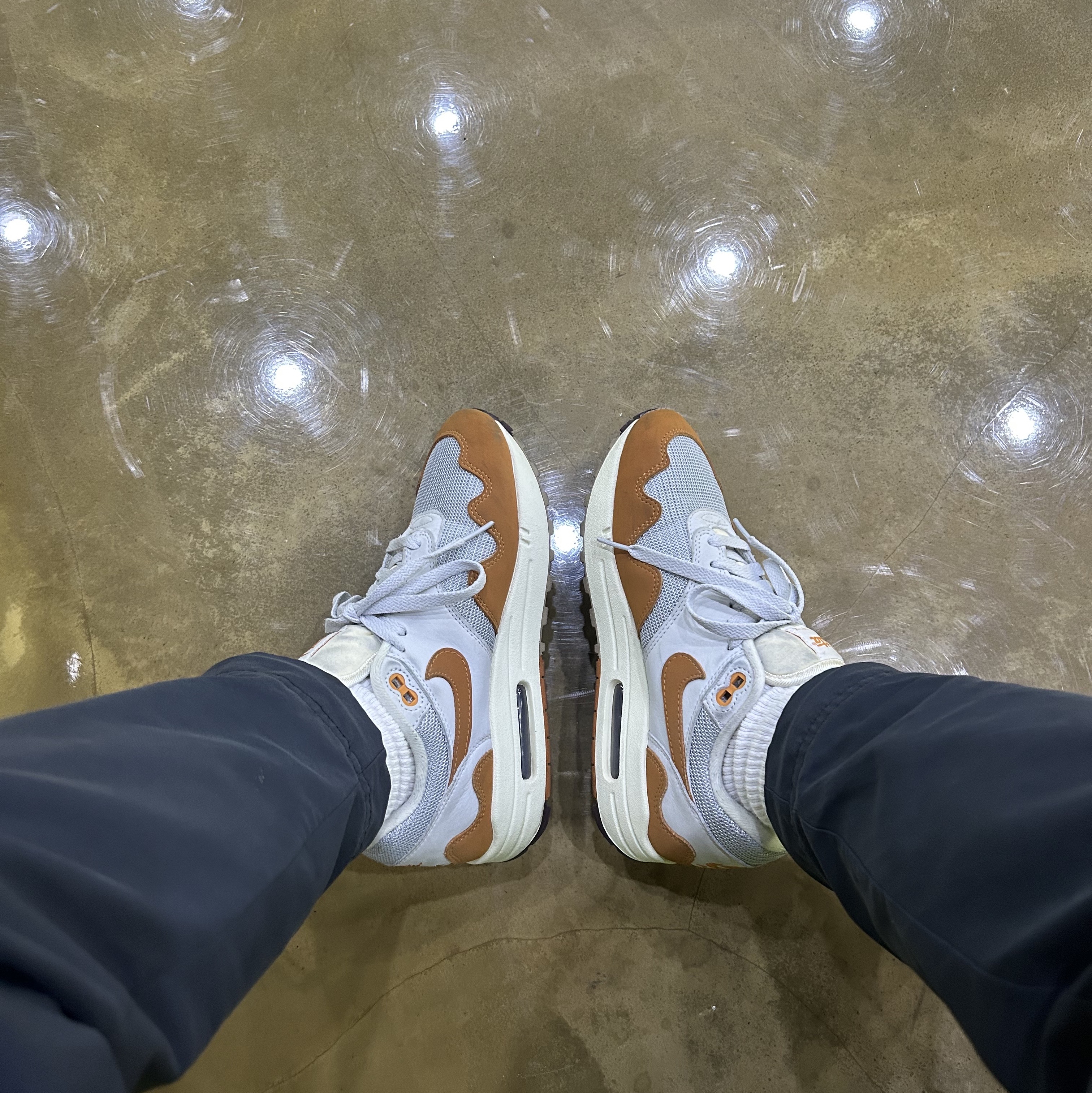 Nike x Patta Air Max 1 Monarch 착용 스타일 - 1