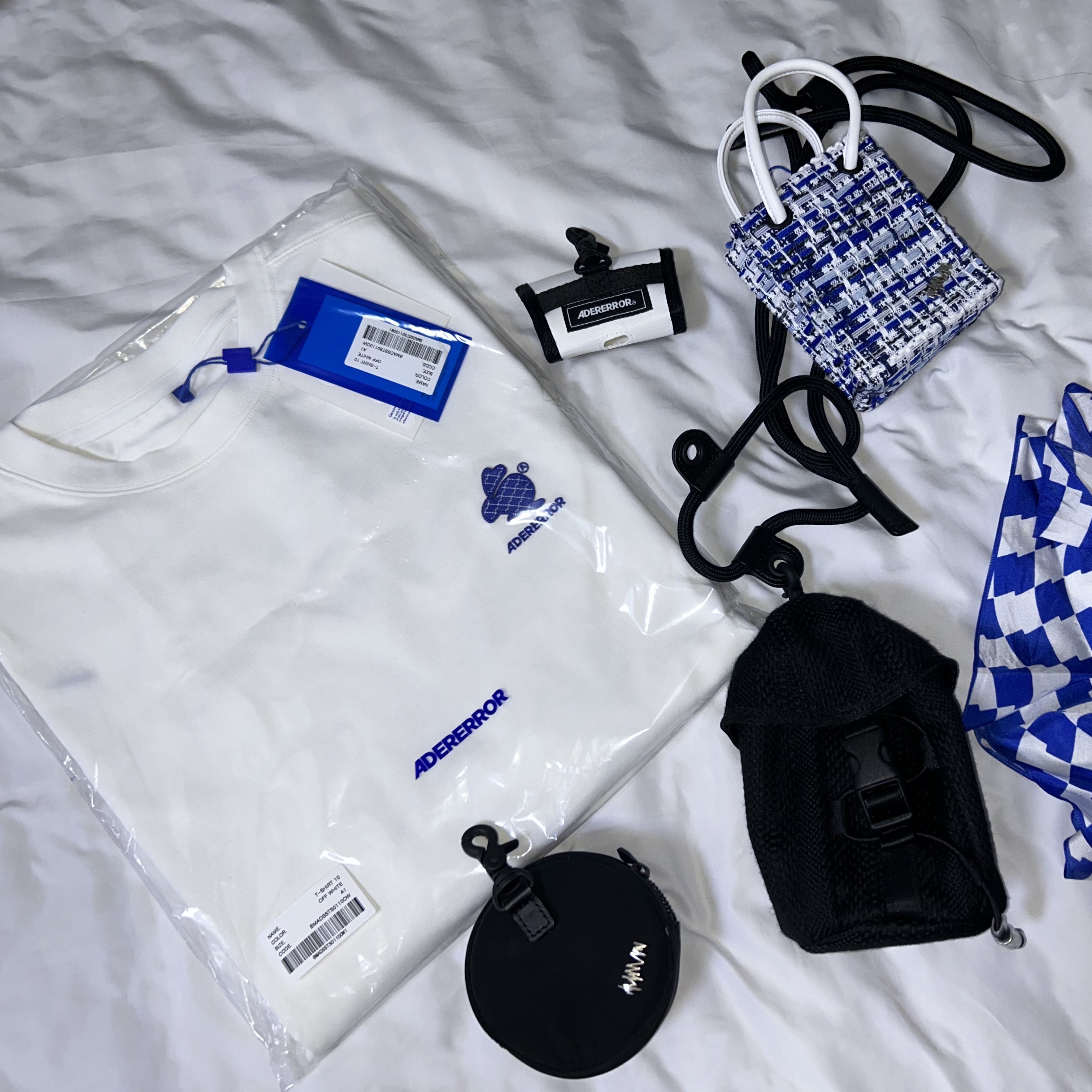Ader Error Twinny Small Logo T-Shirt White, Ader Error Inarow Cross Bag Multi 착용 스타일 - 2