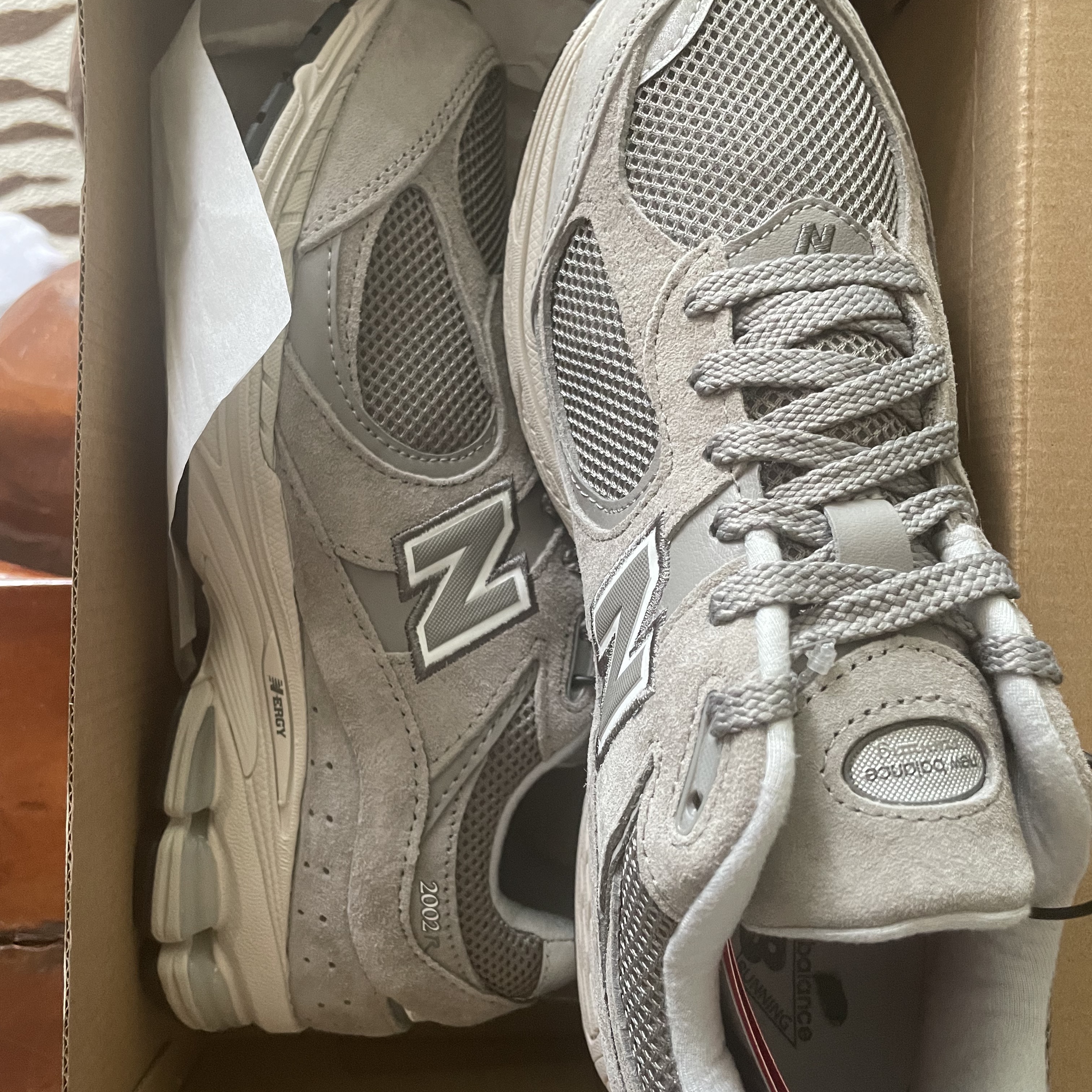 New Balance 2002R Grey 착용 스타일 - 2