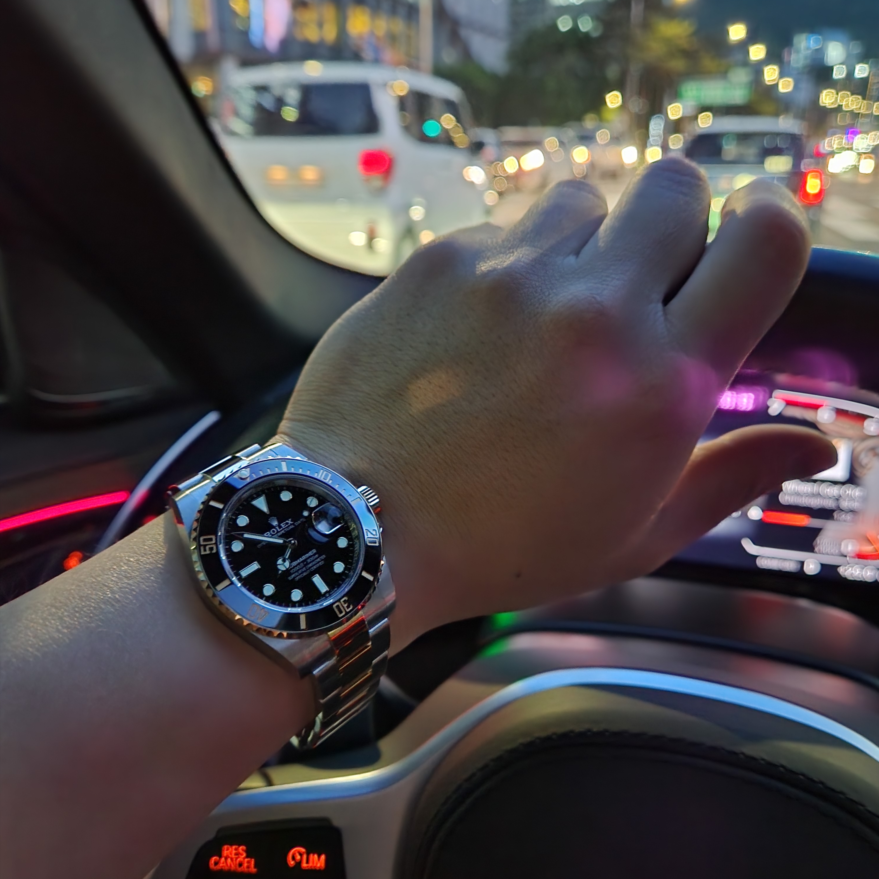 롤렉스 서브마리너 데이트 41mm 126613LN 블랙 오이스터 착용 스타일 - 4