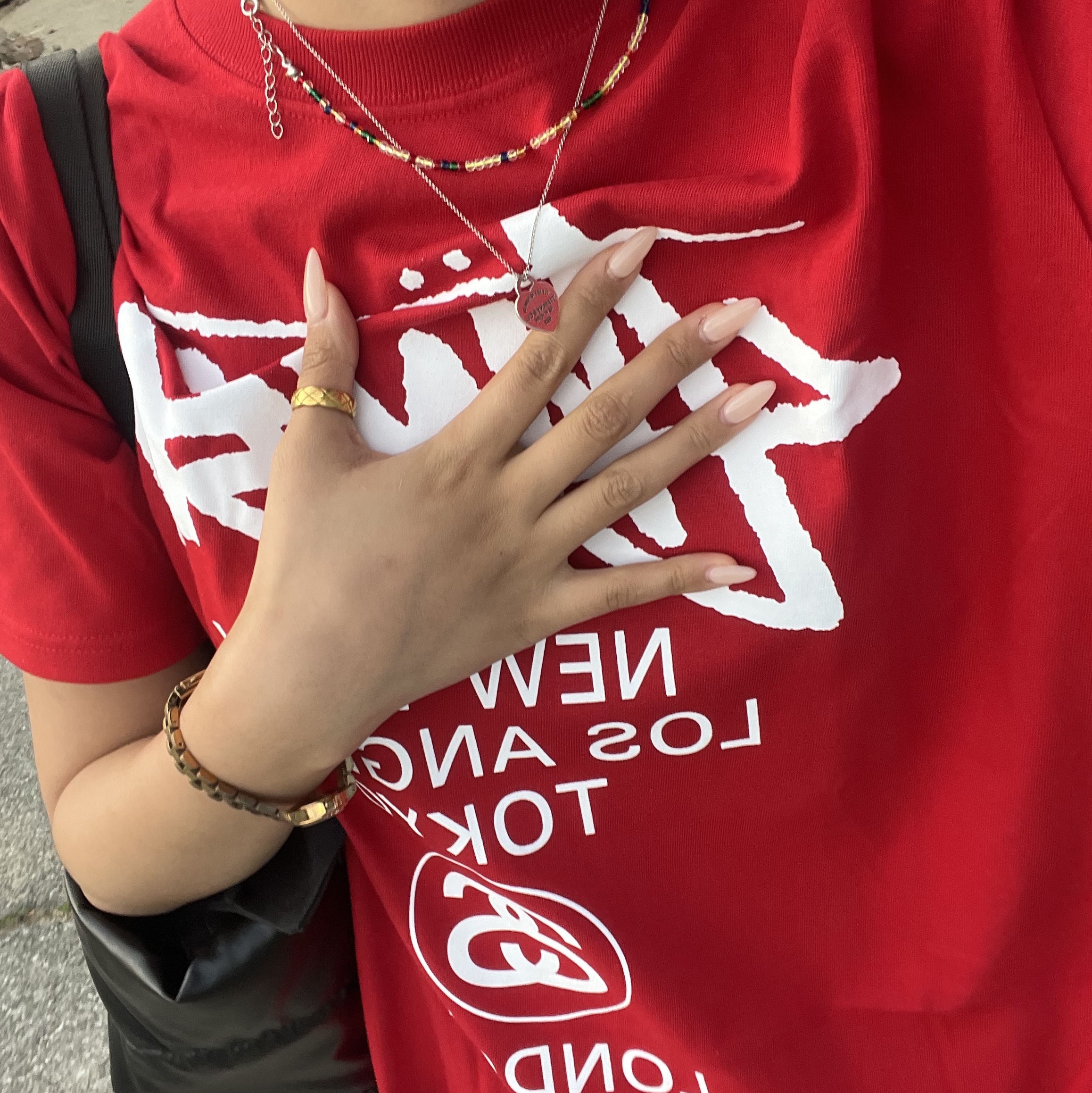 Stussy World Tour T-Shirt Dark Red 착용 스타일 - 1