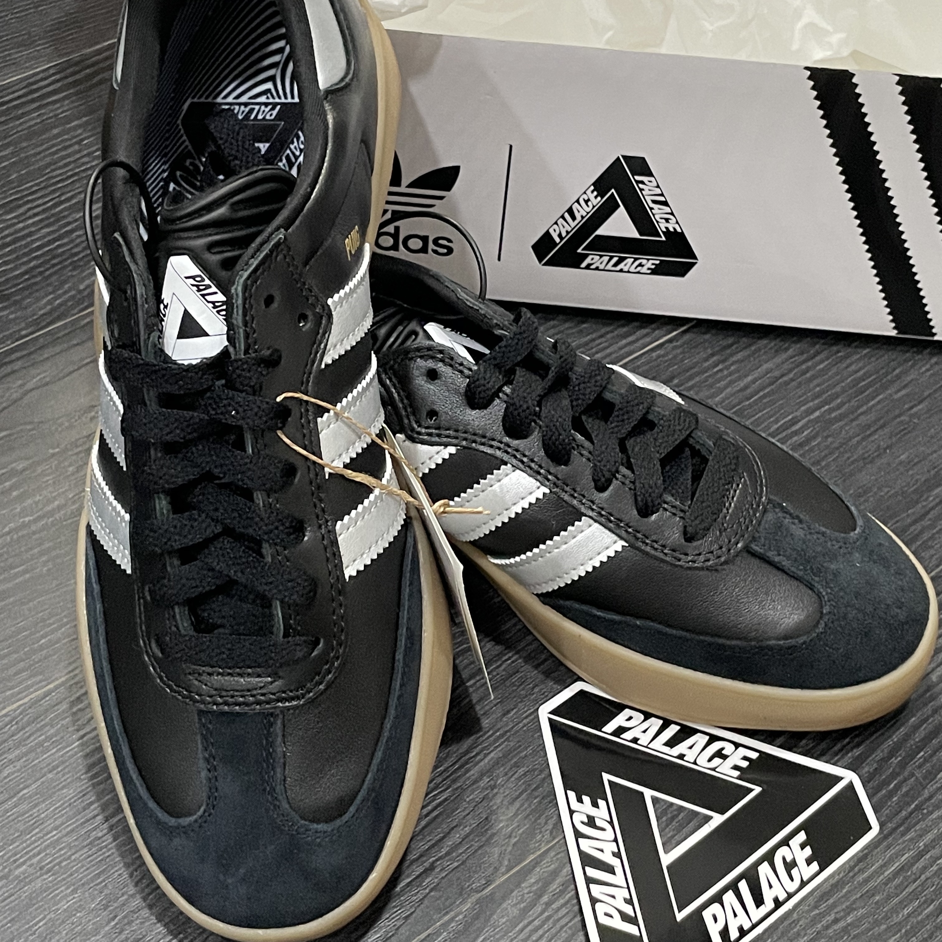 Adidas x Palace Samba Black Silver 착용 스타일 - 1