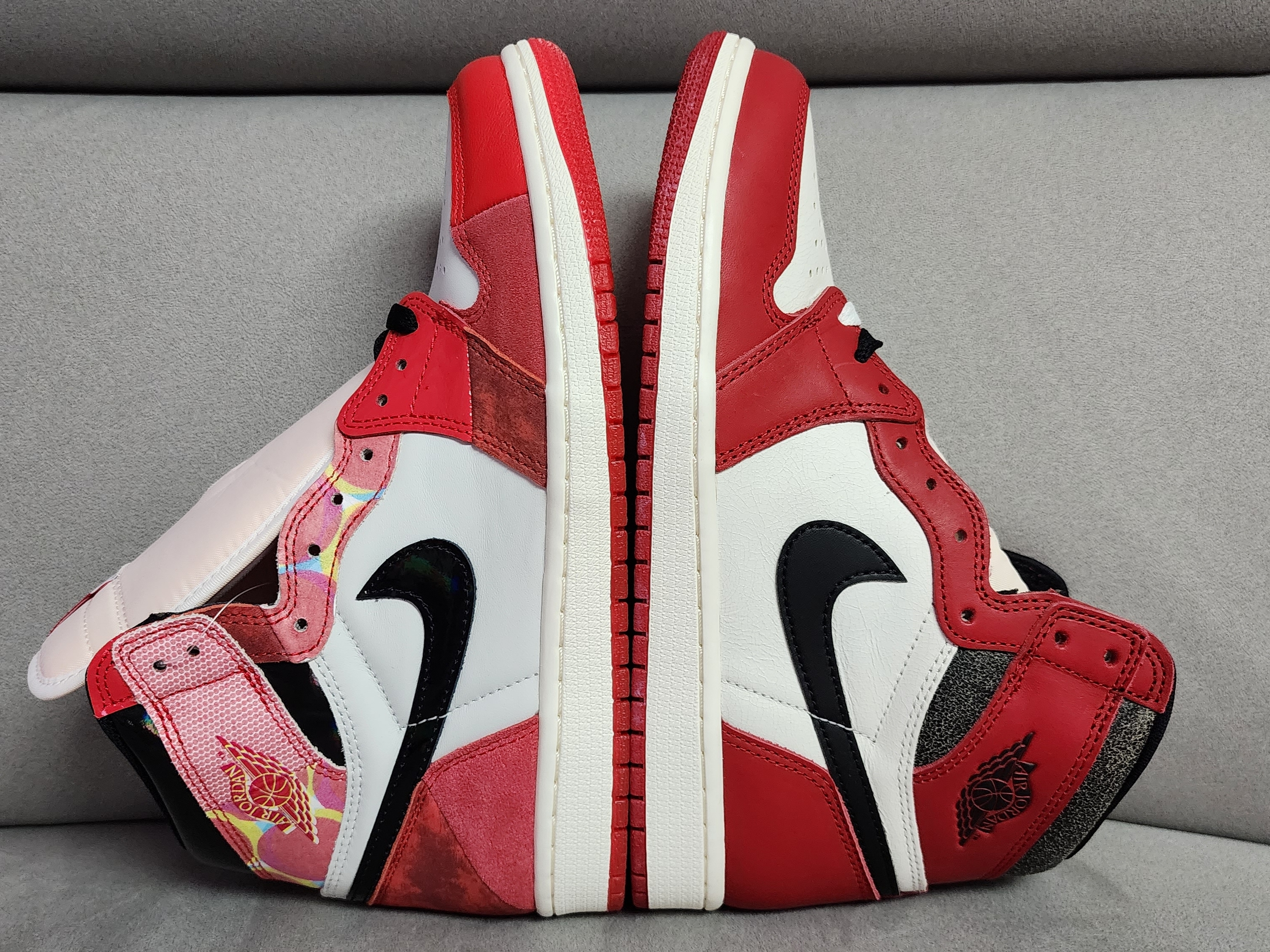 Jordan 1 Retro High Spider-Man Next Chapter, Jordan 1 Retro High OG Chicago 2022 착용 스타일 - 1