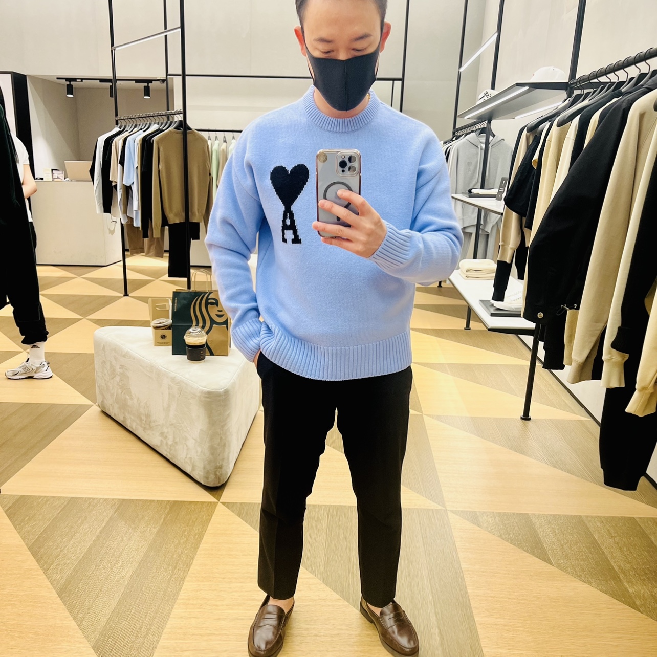 Off-White x Amore Pacific Protection Box (Without Cosmetics), AMI de Coeur Oversize Intarsia Sweater Royal Blue - 21FW 착용 스타일 - 4