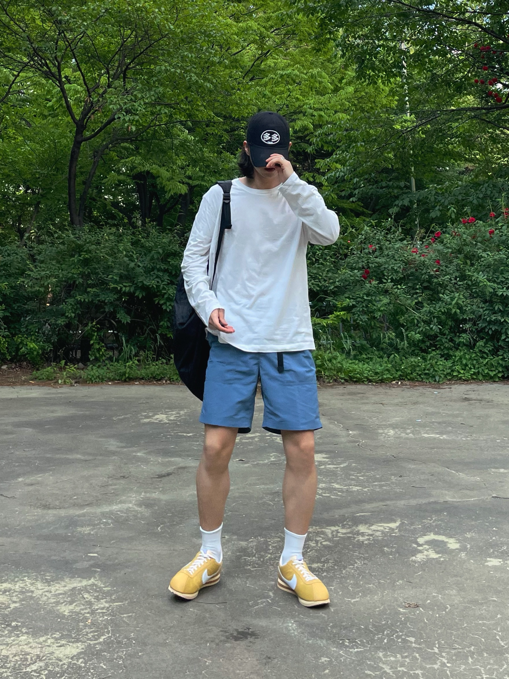 Nike Cortez 23 SE Wheat Gold, Dada Logo Cap Black White 착용 스타일 - 2