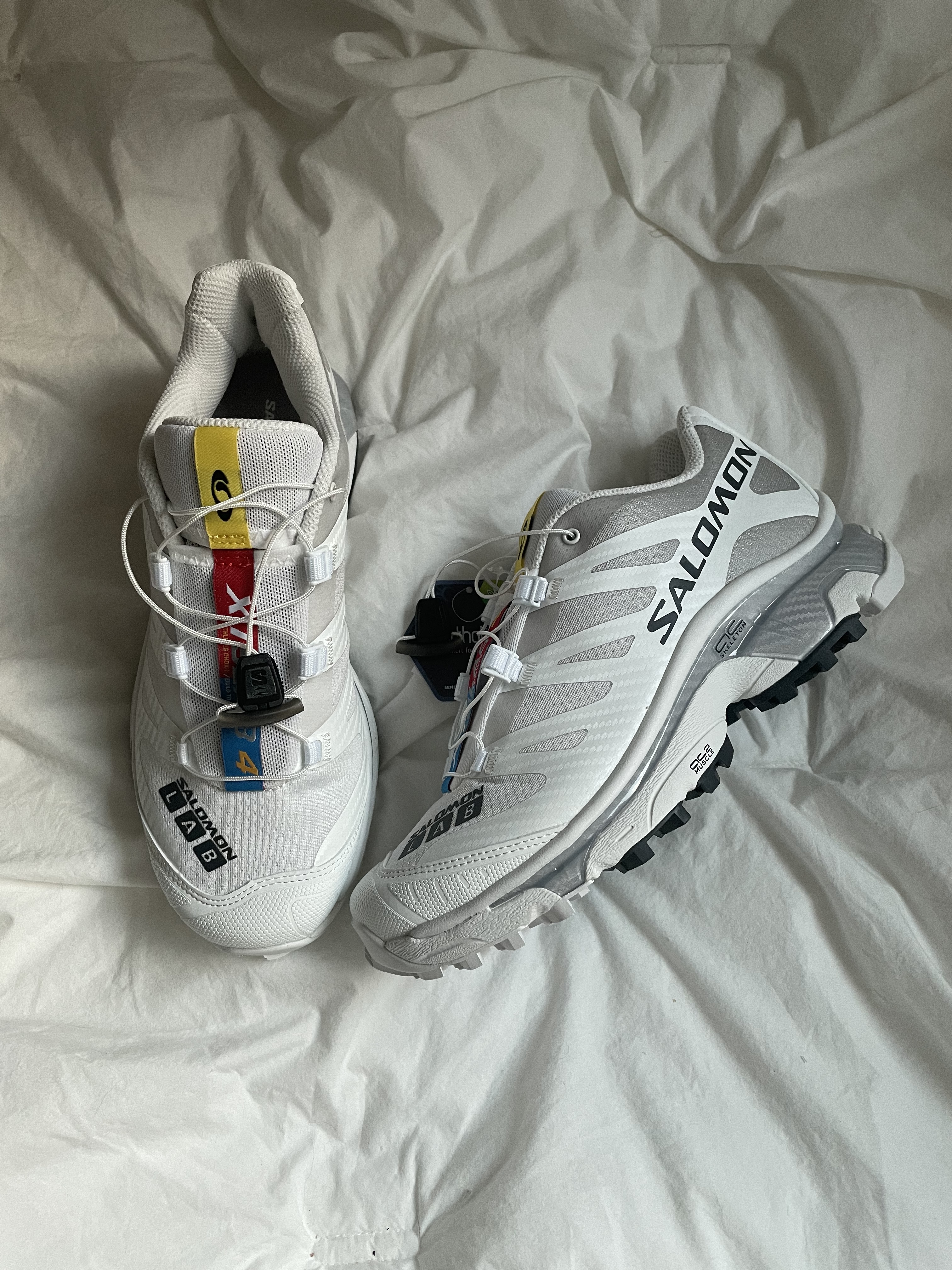 Salomon XT-4 White Lunar Rock 착용 스타일 - 2