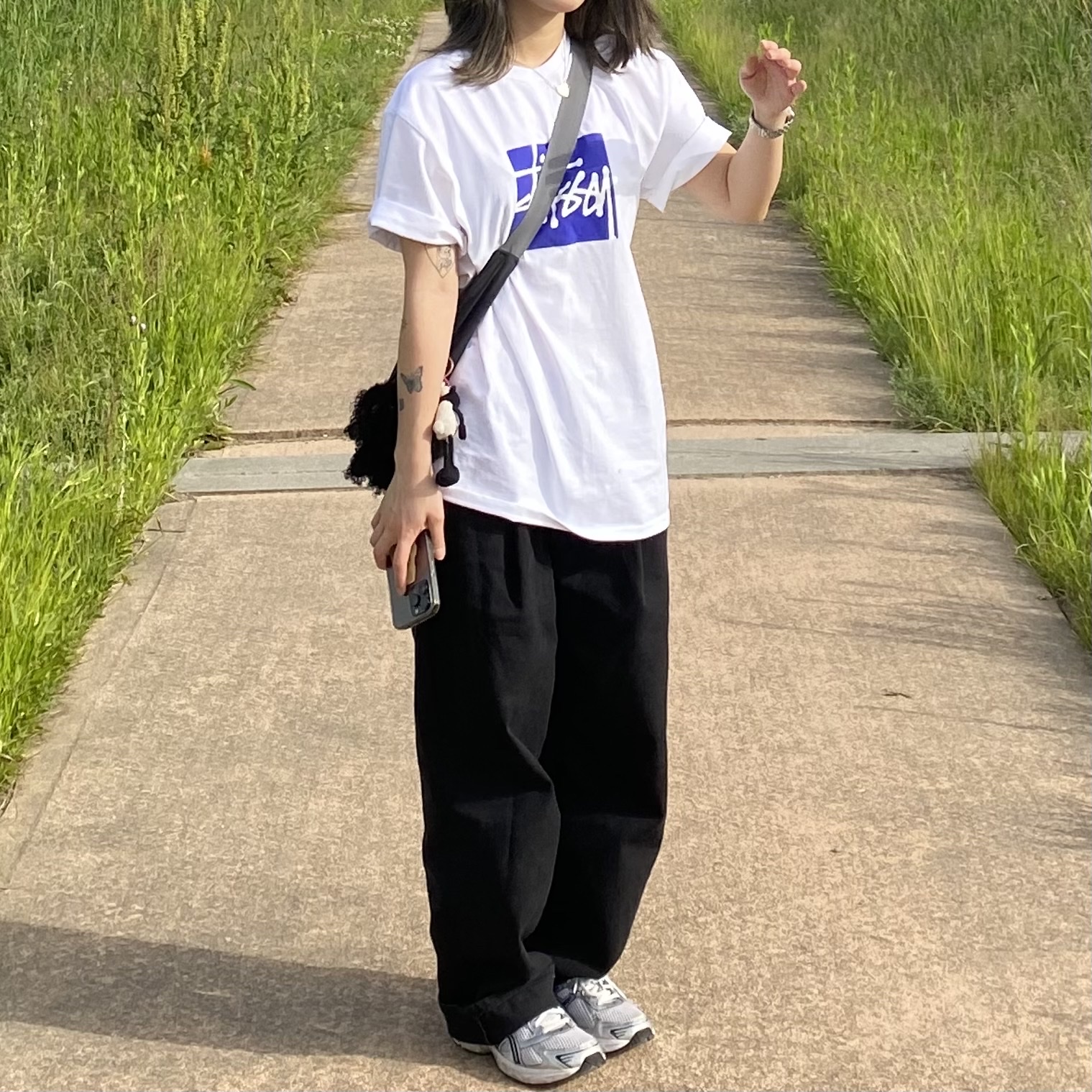 Stussy Stock Box T-Shirt White, Mischief Rhombus Light Weight Cross Bag Black - The Hyundai Seoul Exclusive 착용 스타일