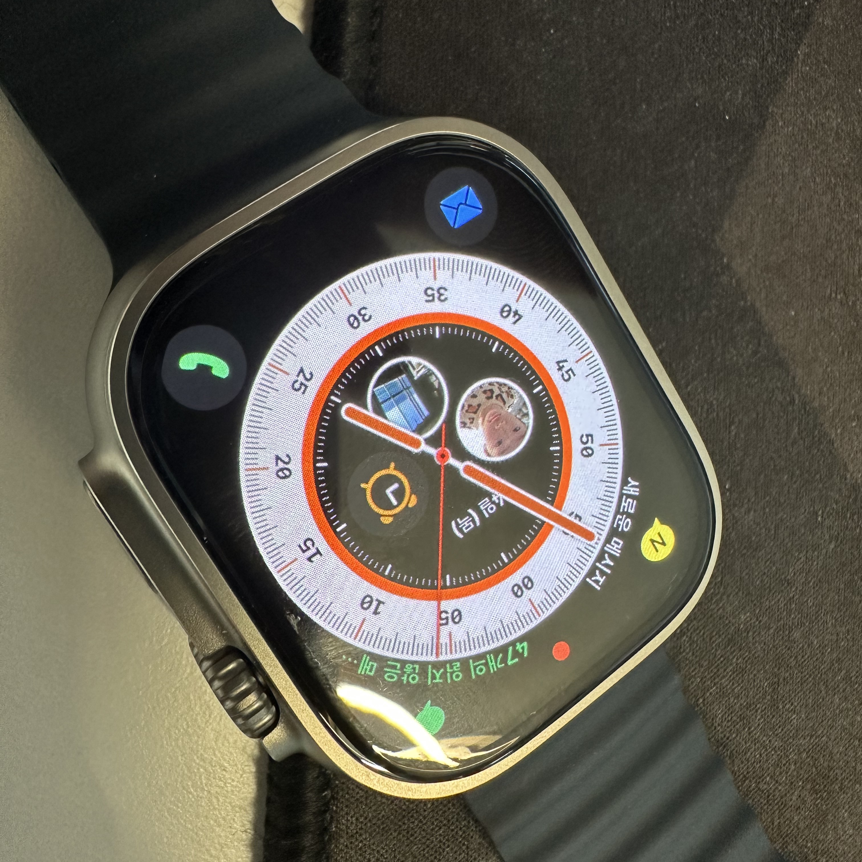 Apple Watch Ultra 49mm Titanium Case with Ocean Band Midnight (Korean Ver.) 착용 스타일