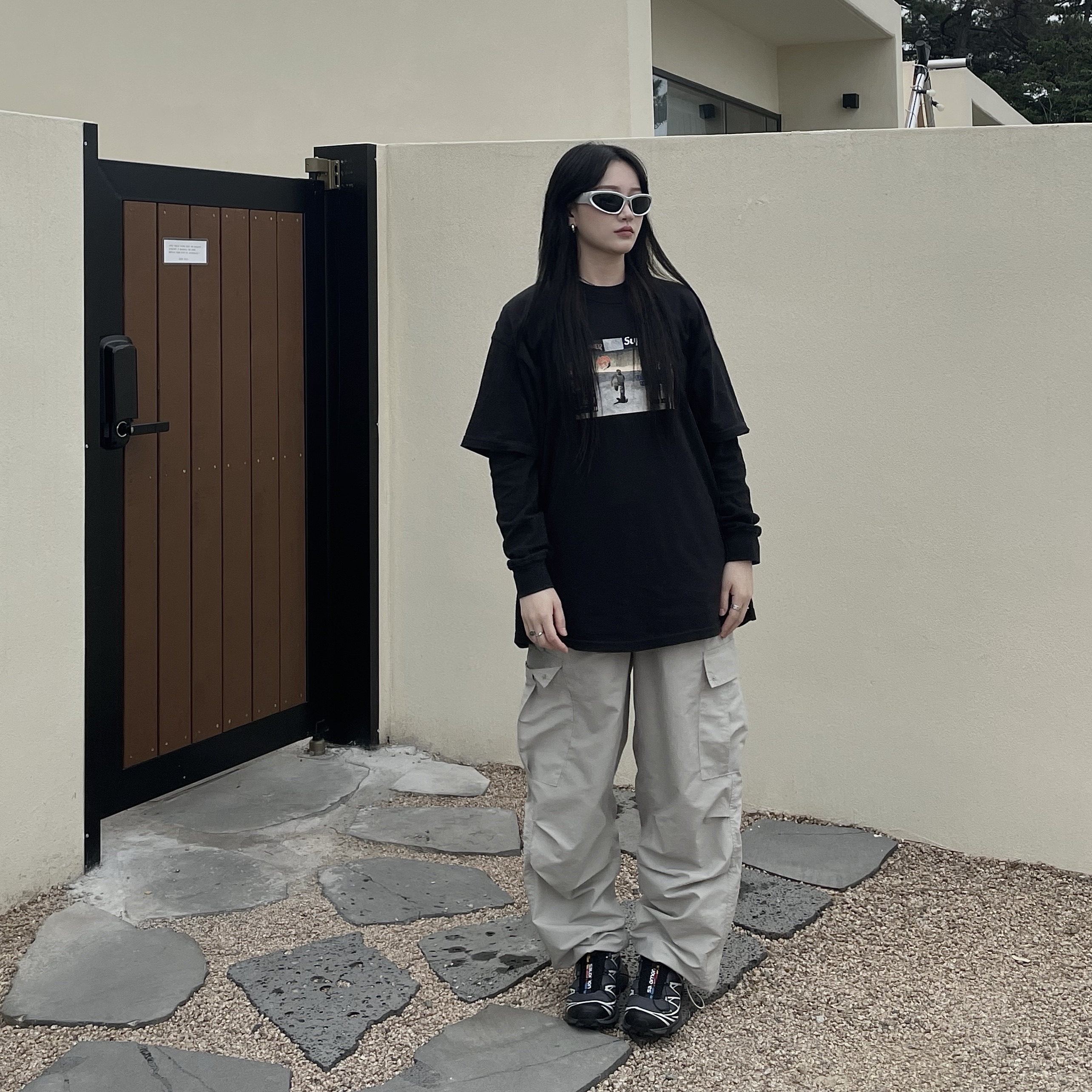 Supreme x Thrasher Game T-Shirt Black - 21FW, Salomon XT-6 Gore-Tex Black Ebony 착용 스타일