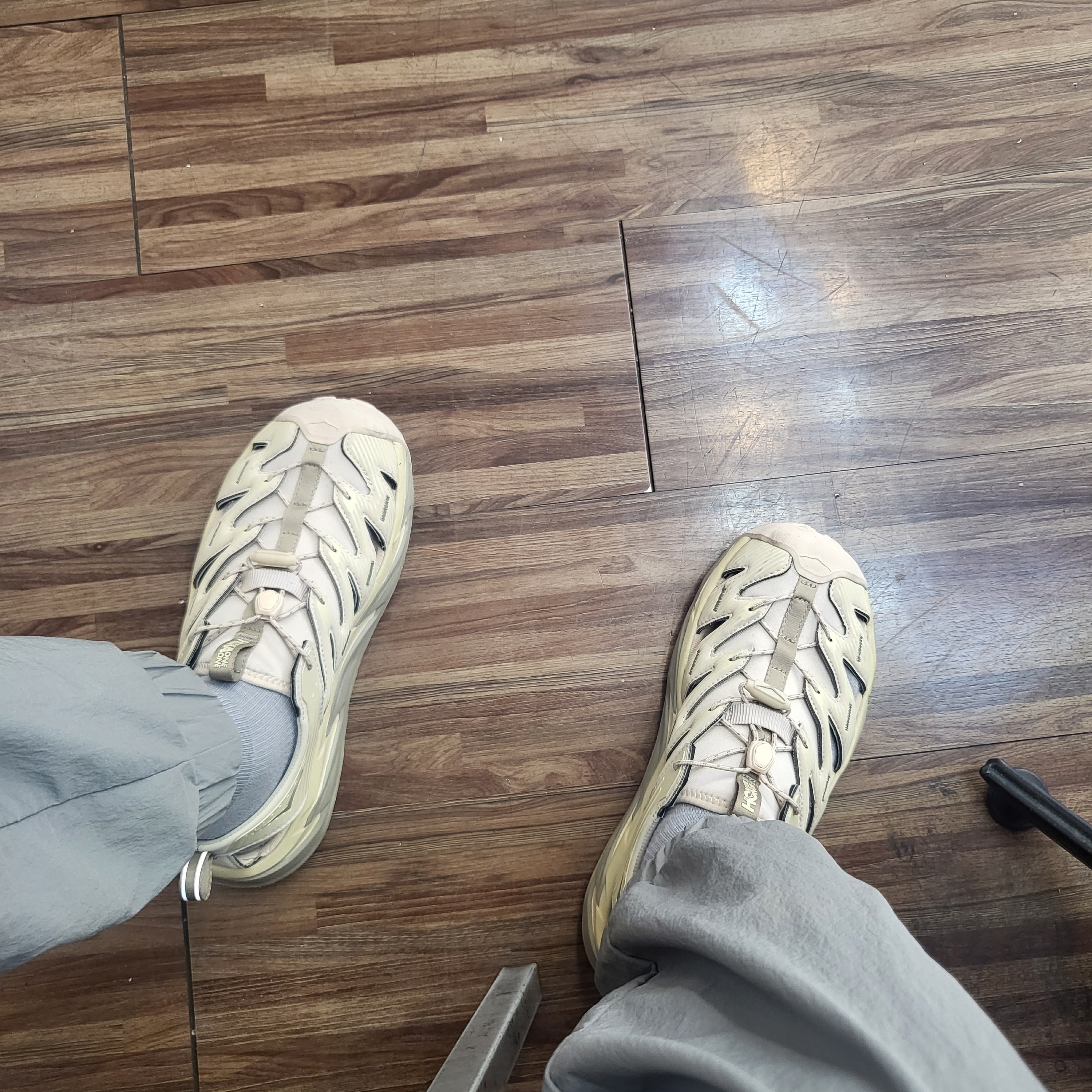 Hoka Hopara Shifting Sand Dune 착용 스타일