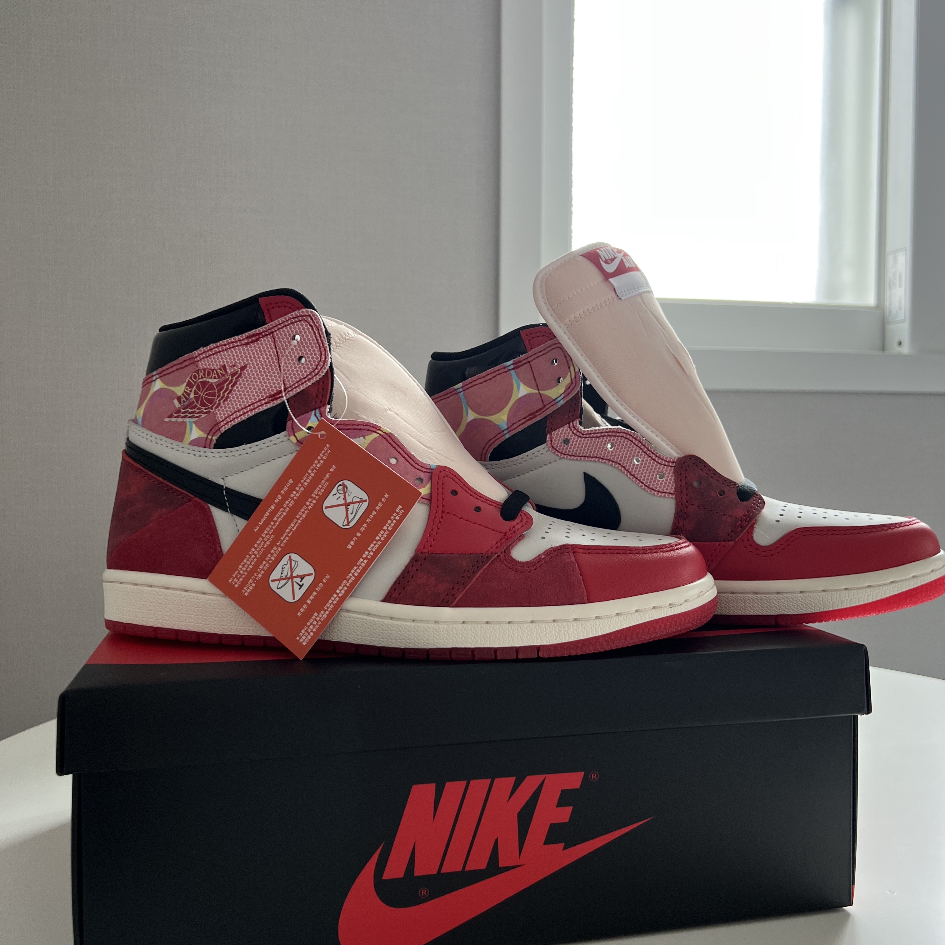 Jordan 1 Retro High Spider-Man Next Chapter 착용 스타일 - 1