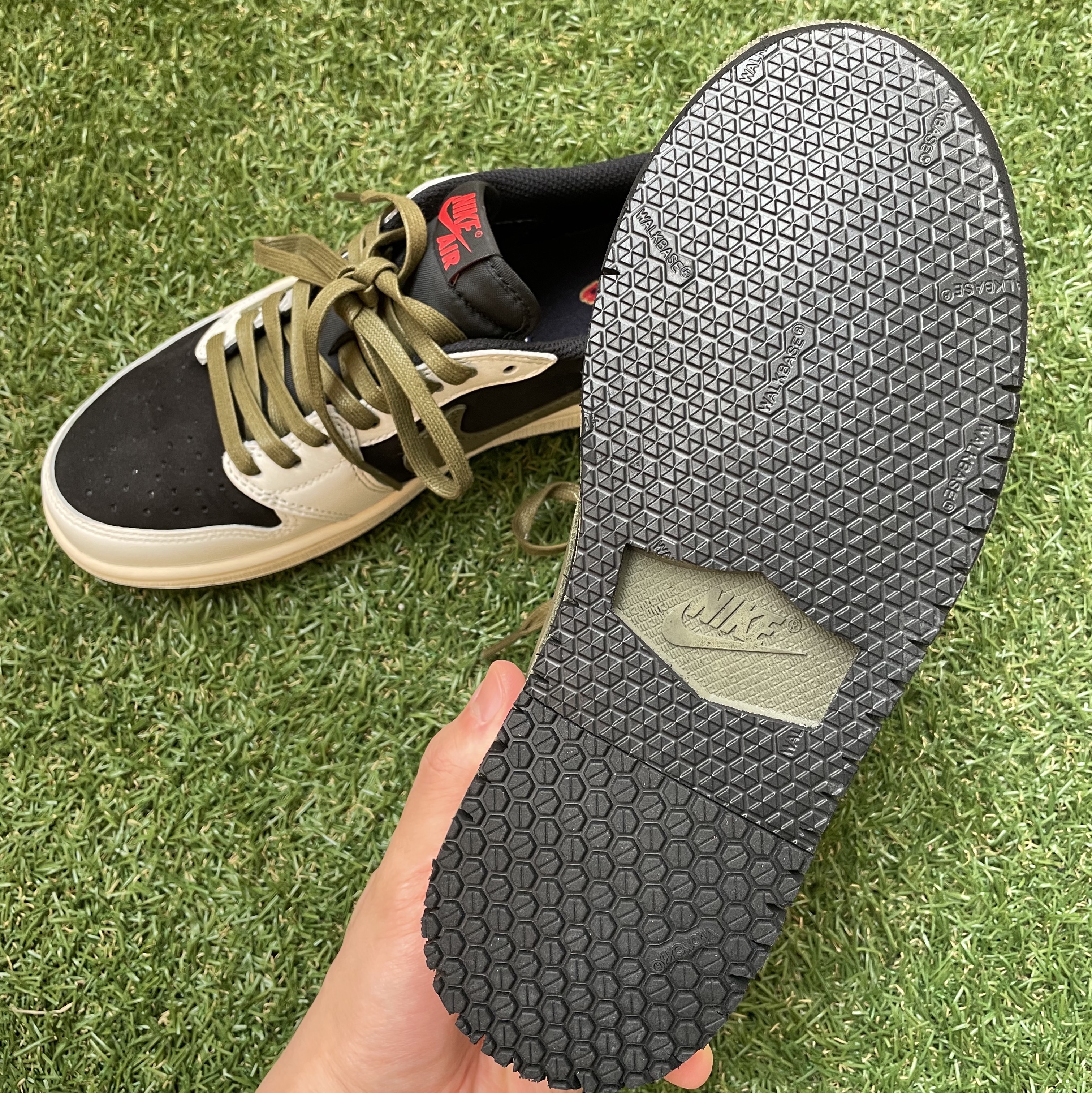 (W) Jordan 1 x Travis Scott Retro Low OG SP Medium Olive 착용 스타일 - 3