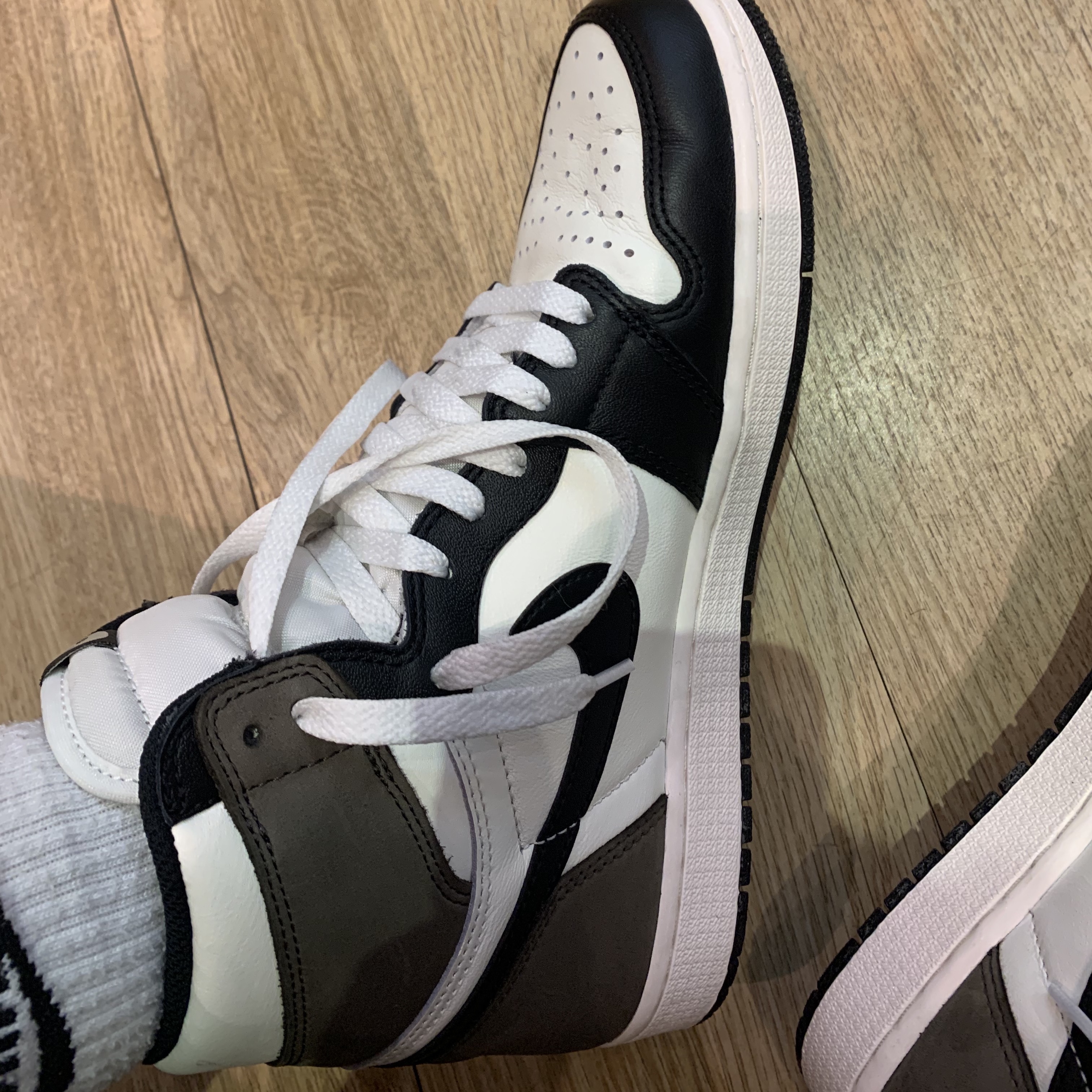 Jordan 1 Retro High OG Black Mocha 착용 스타일