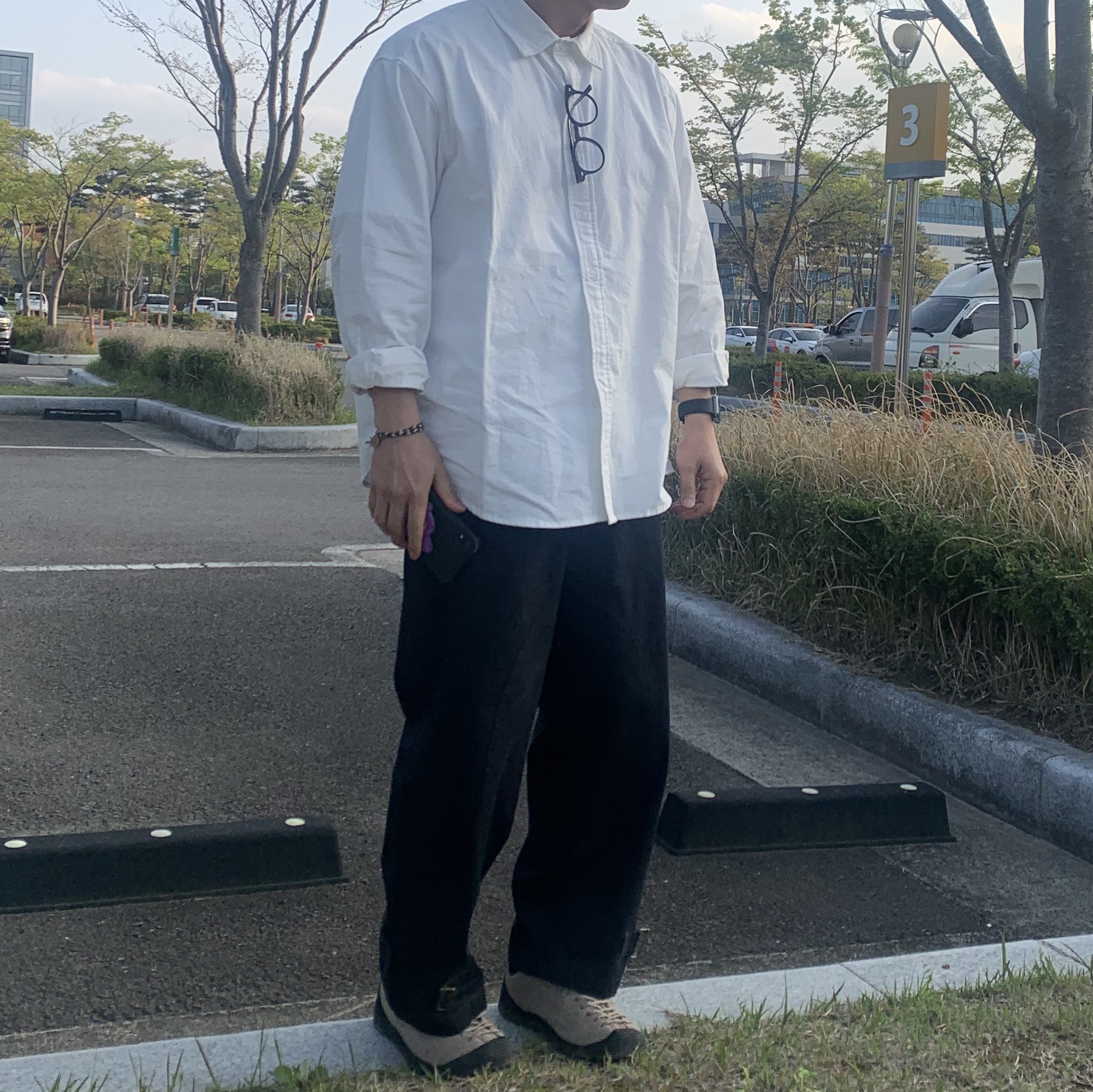 Keen Jasper Suede Sneakers Silver Mink 착용 스타일