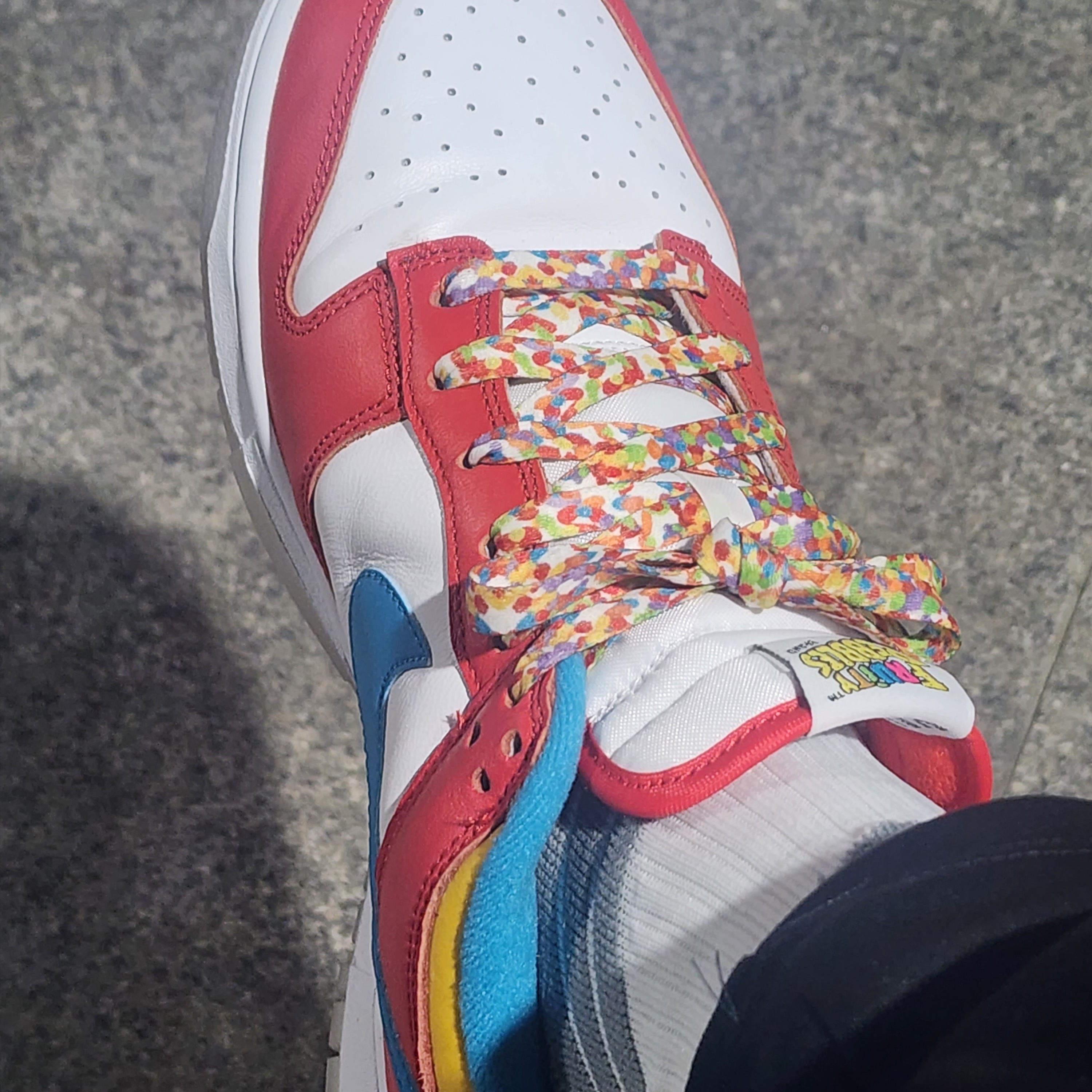 Nike x LeBron James x Fruity Pebbles Dunk Low QS Habanero Red 착용 스타일