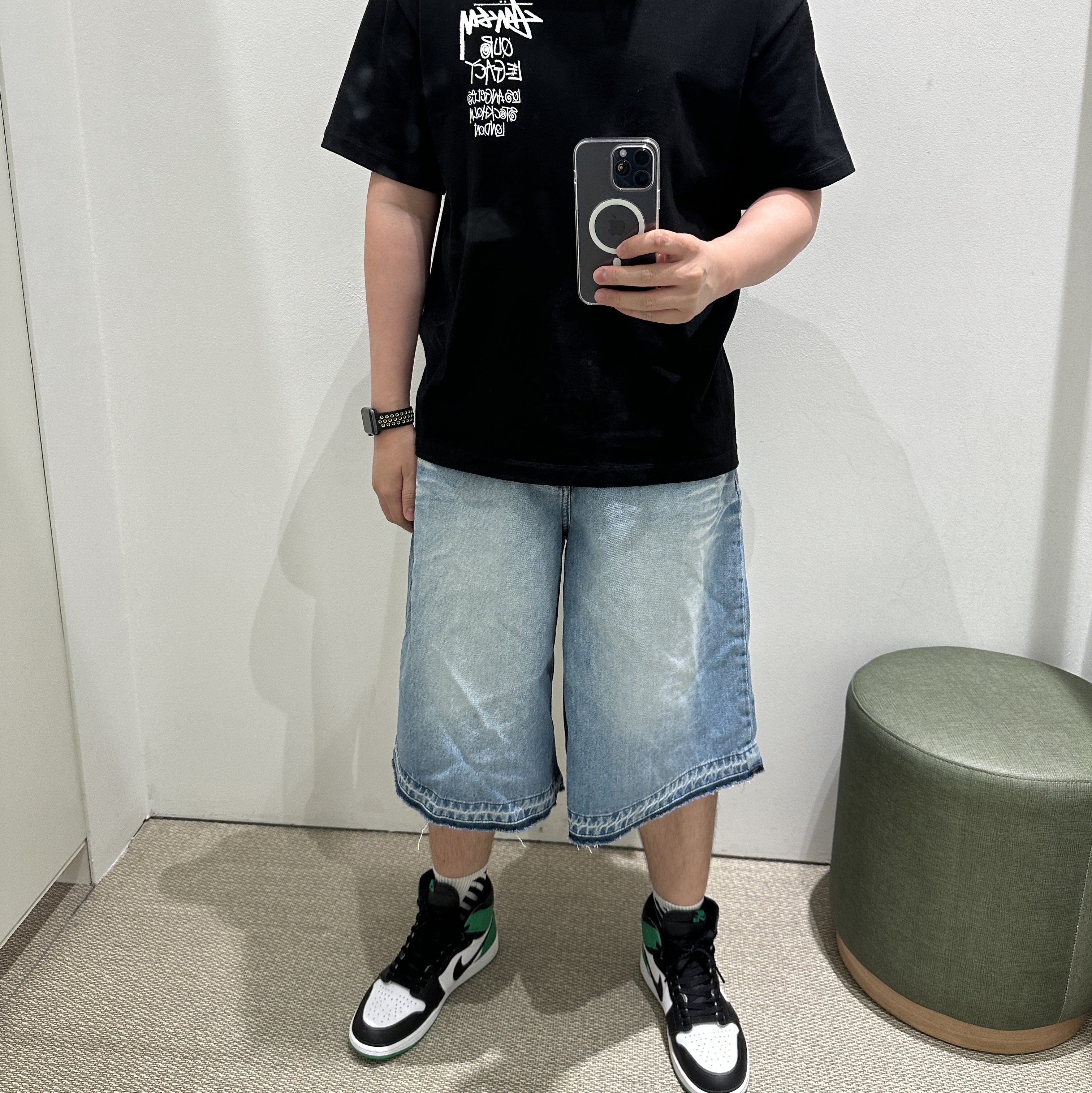 Jordan 1 Retro High OG Black and Lucky Green, Stussy x Our Legacy Surfman T-Shirt Black - 21SS 착용 스타일 - 2