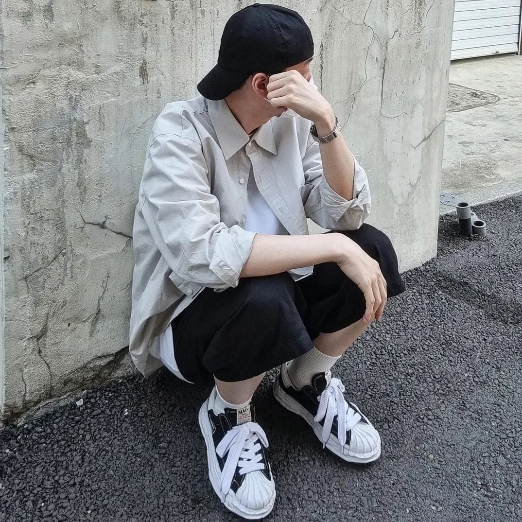 Maison Mihara Yasuhiro Blakey OG Sole Canvas Low-top Sneakers Black White 착용 스타일 - 1
