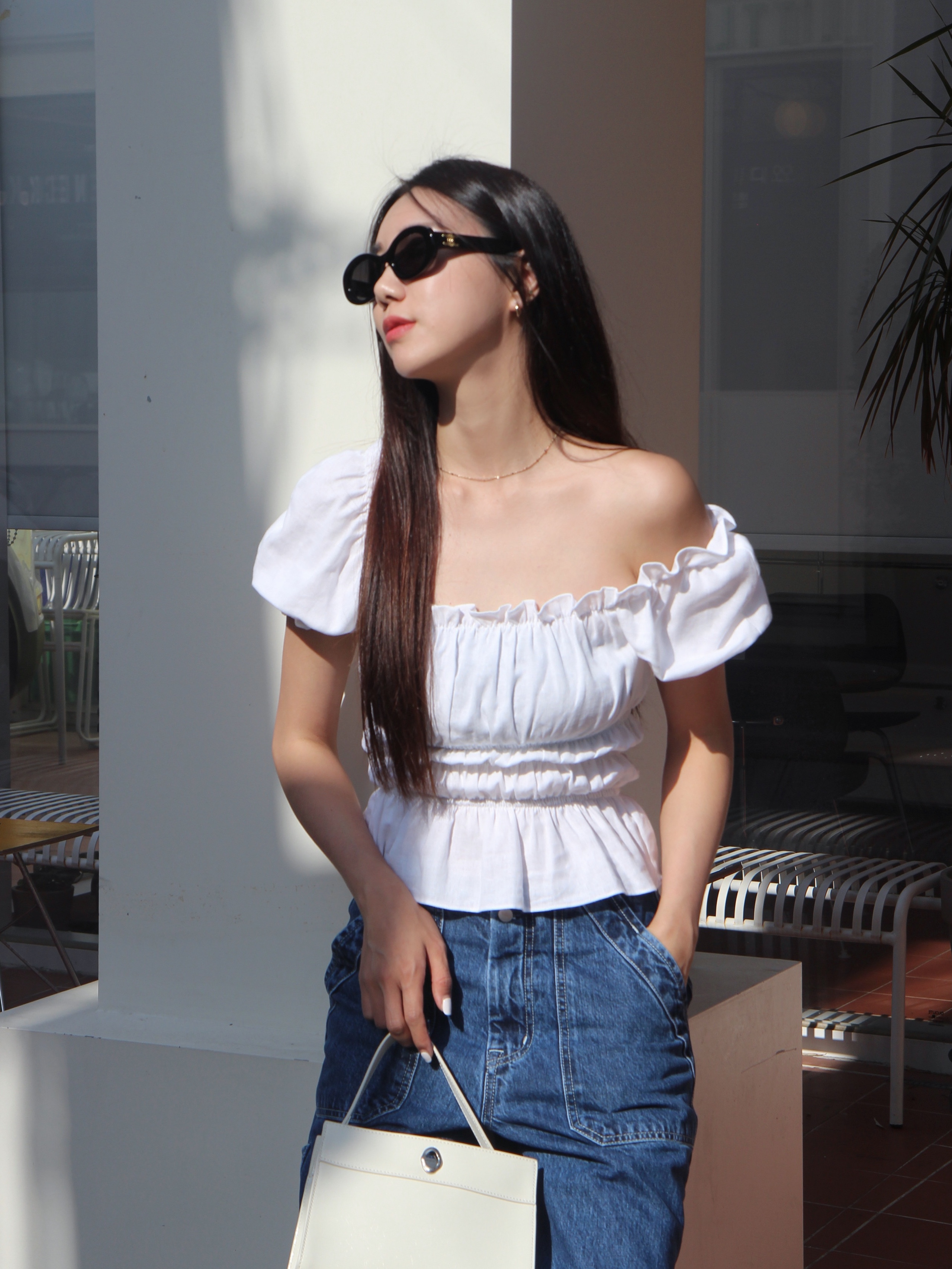 (W) Celine Triomphe 01 Sunglasses in Acetate Black 착용 스타일 - 3