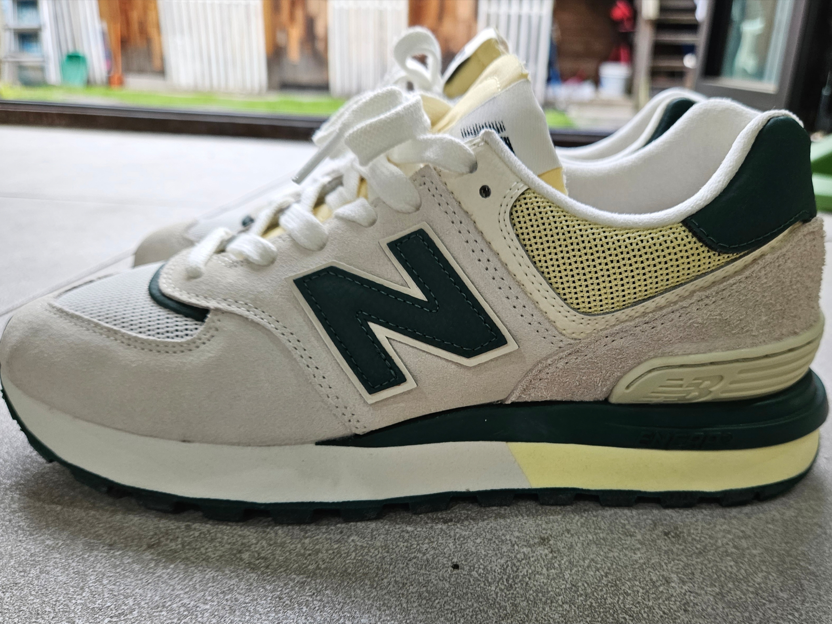New Balance 574 Legacy White Green 착용 스타일