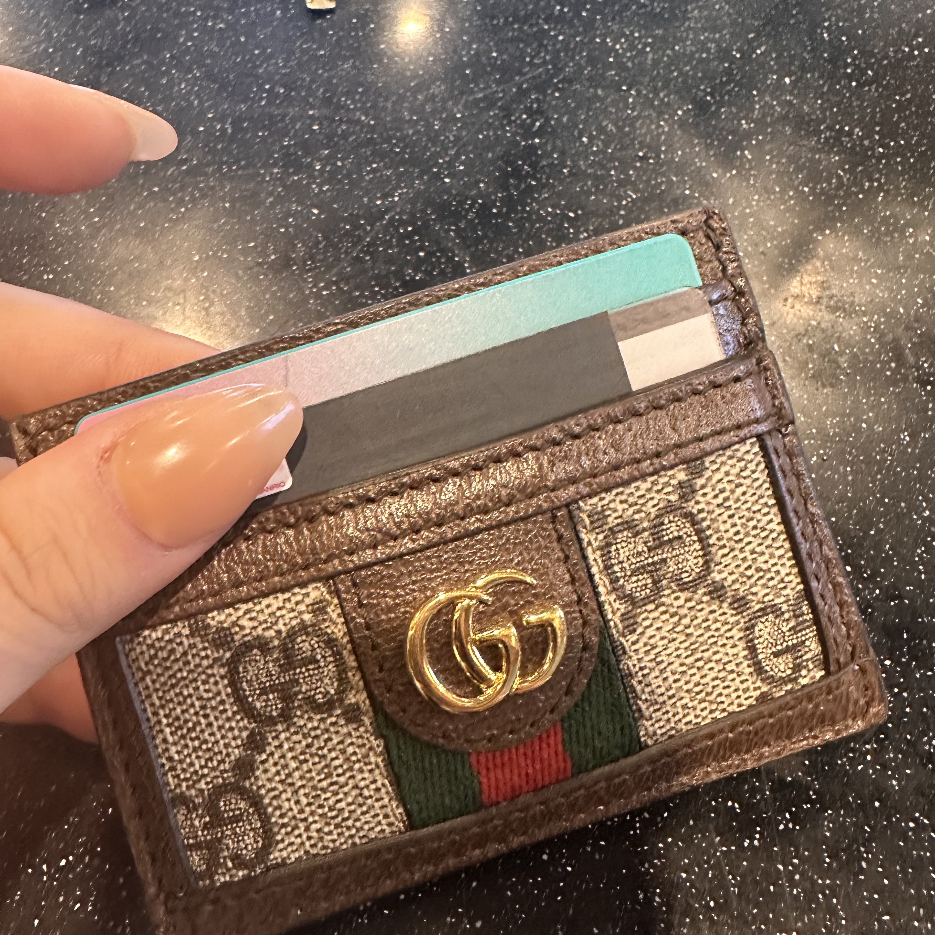 Gucci Ophidia GG Card Case Beige Ebony 착용 스타일