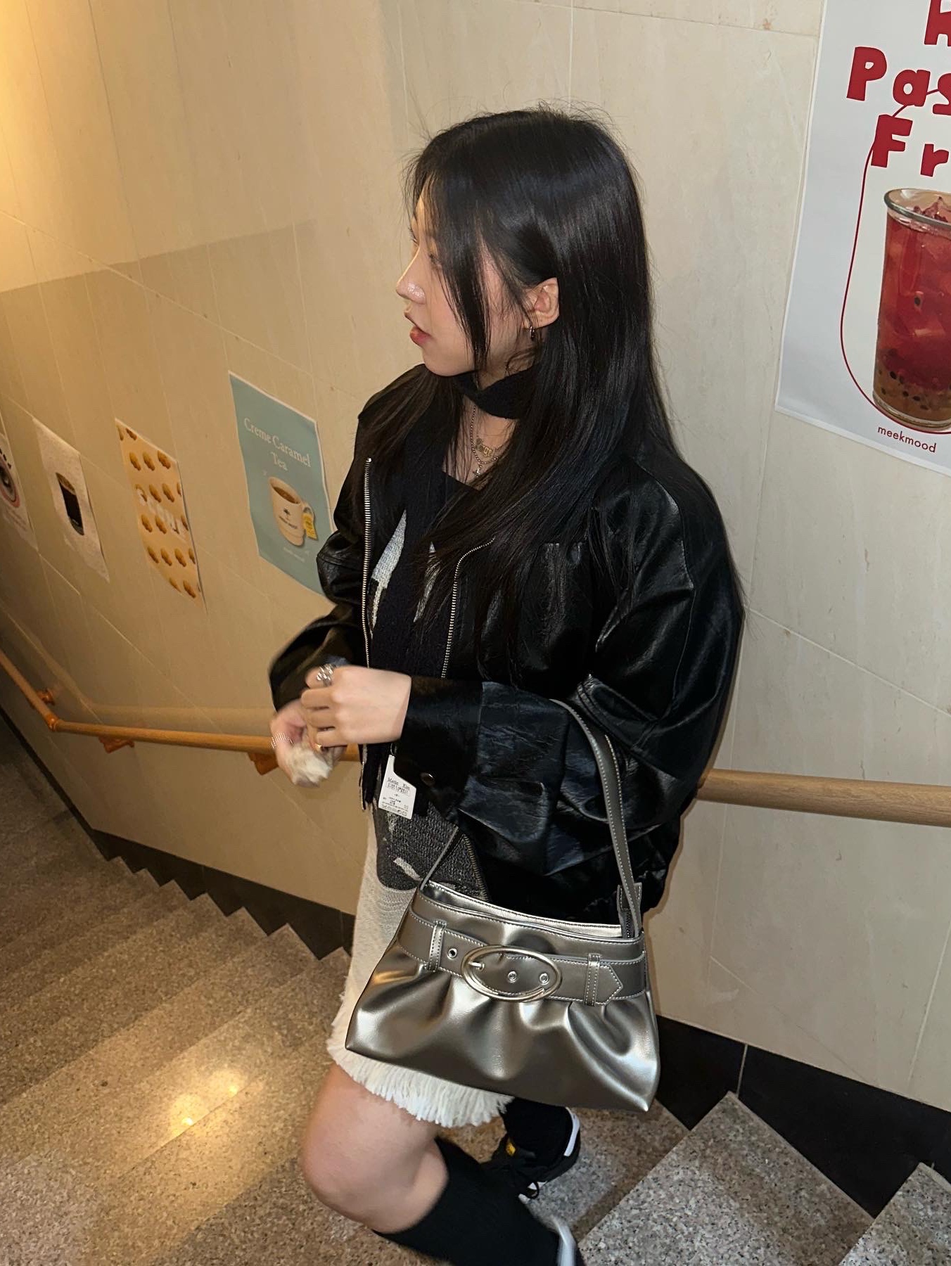 아디다스 슈퍼스타 코어 블랙 화이트 착용 스타일 - 3