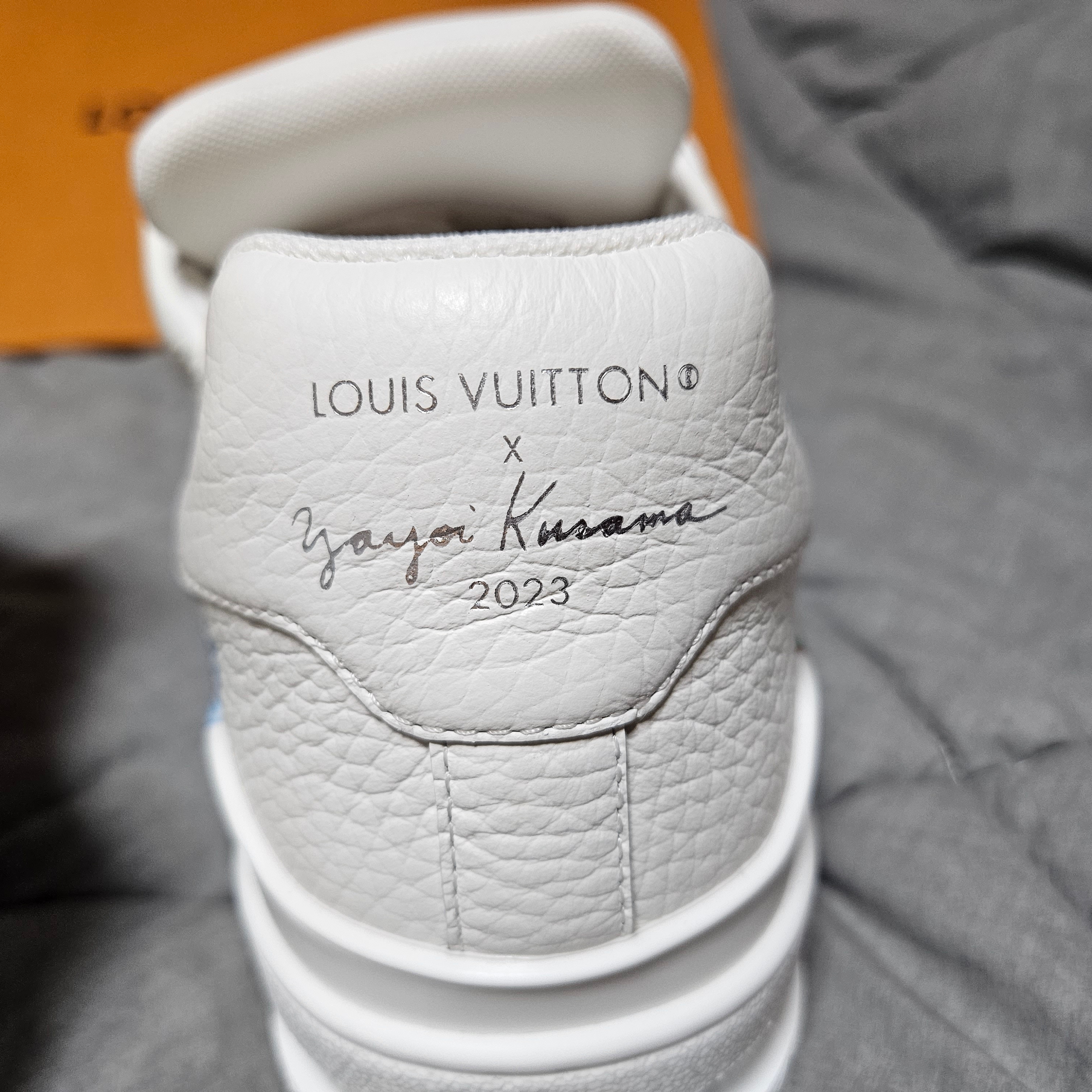 Louis Vuitton x YK LV Trainer Sneakers White 착용 스타일 - 1