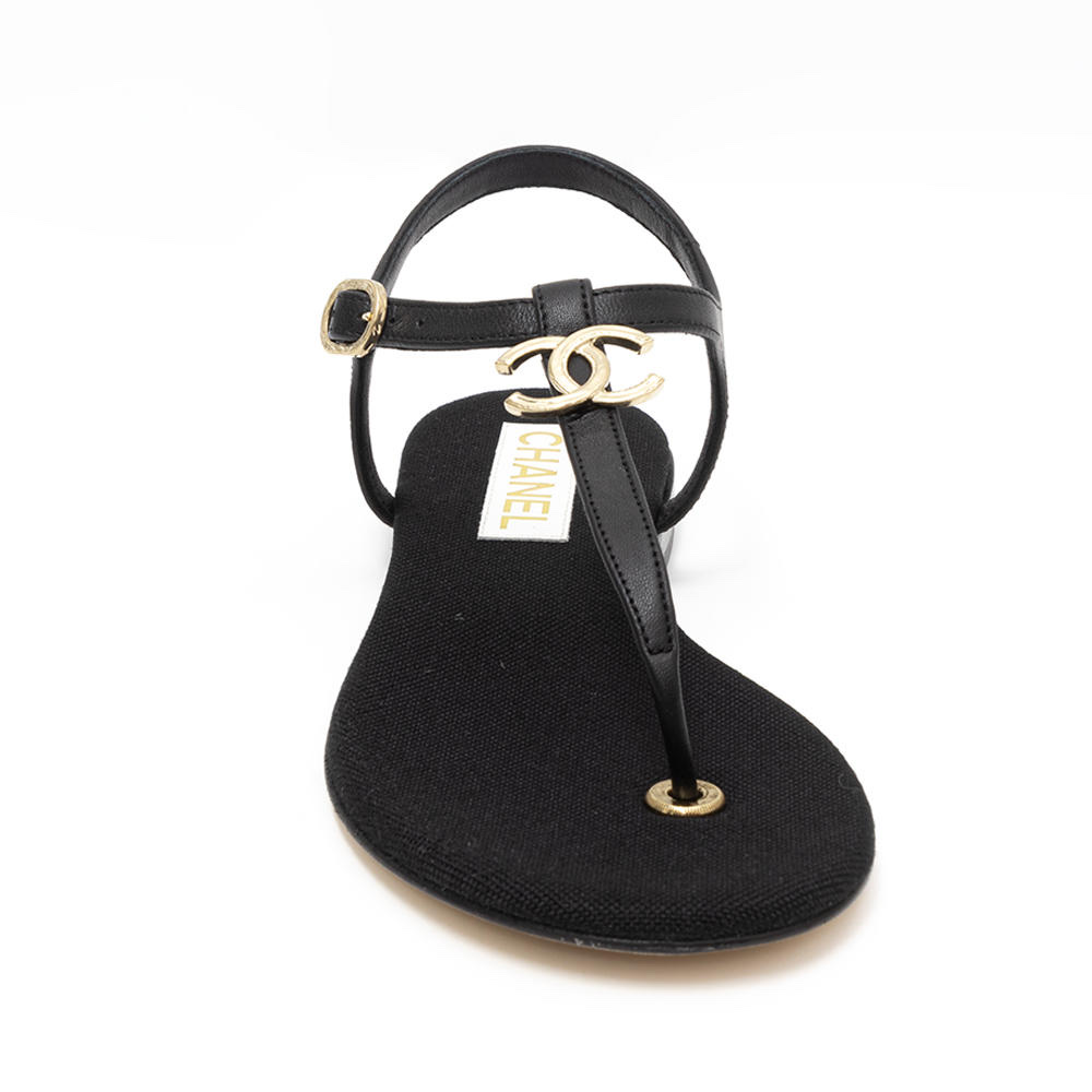(W) Chanel Sandals Lambskin Metal & Black 착용 스타일 - 4
