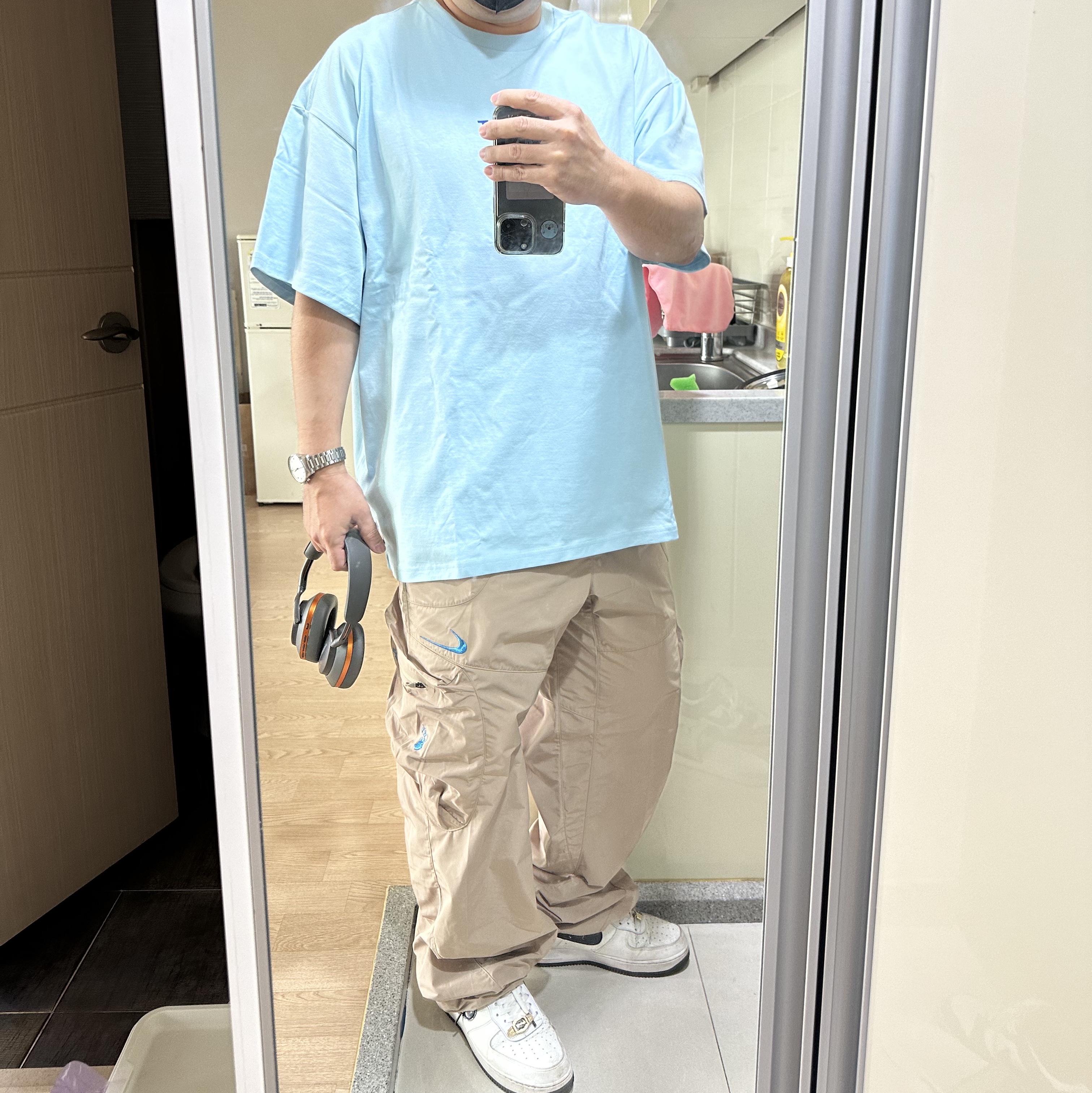 Nike x Off-White NRG Track Pants Khaki - Asia, Nike Air Force 1 '07 LV8 EMB World Champions White Black 착용 스타일