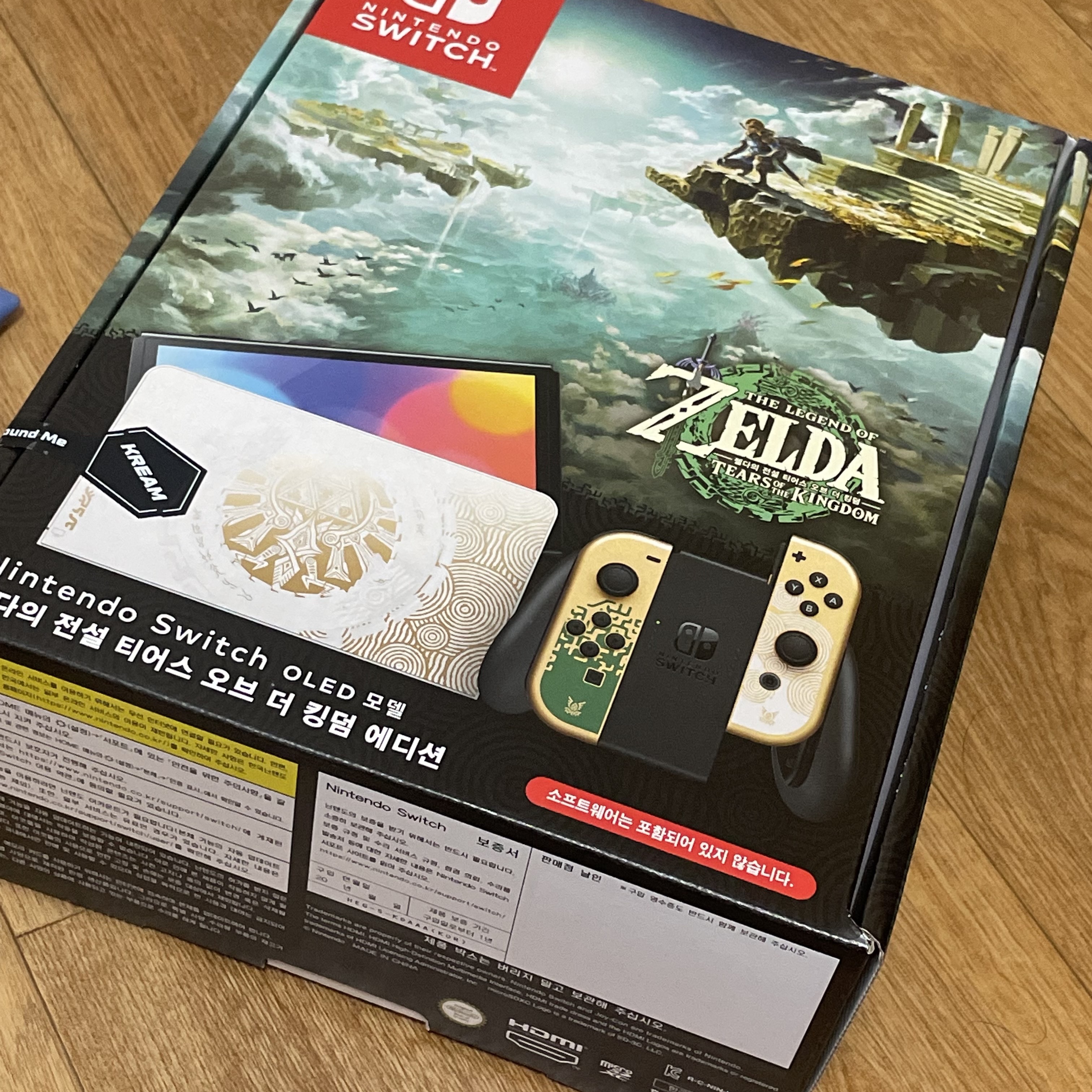 Nintendo Switch OLED Legend of Zelda Tears of The Kingdom Edition (Korean Ver.) 착용 스타일
